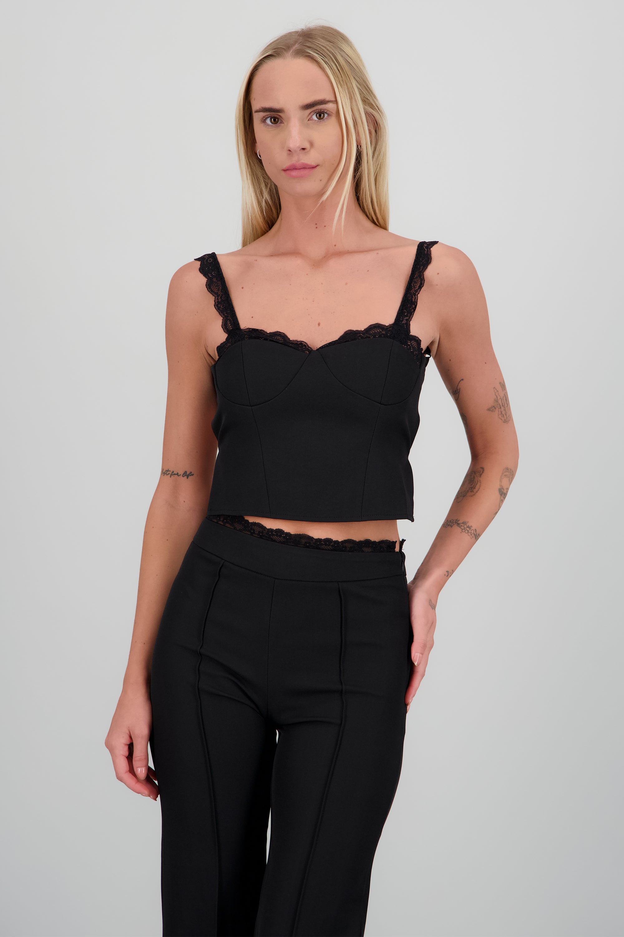 Crop top detalle encaje NEGRO