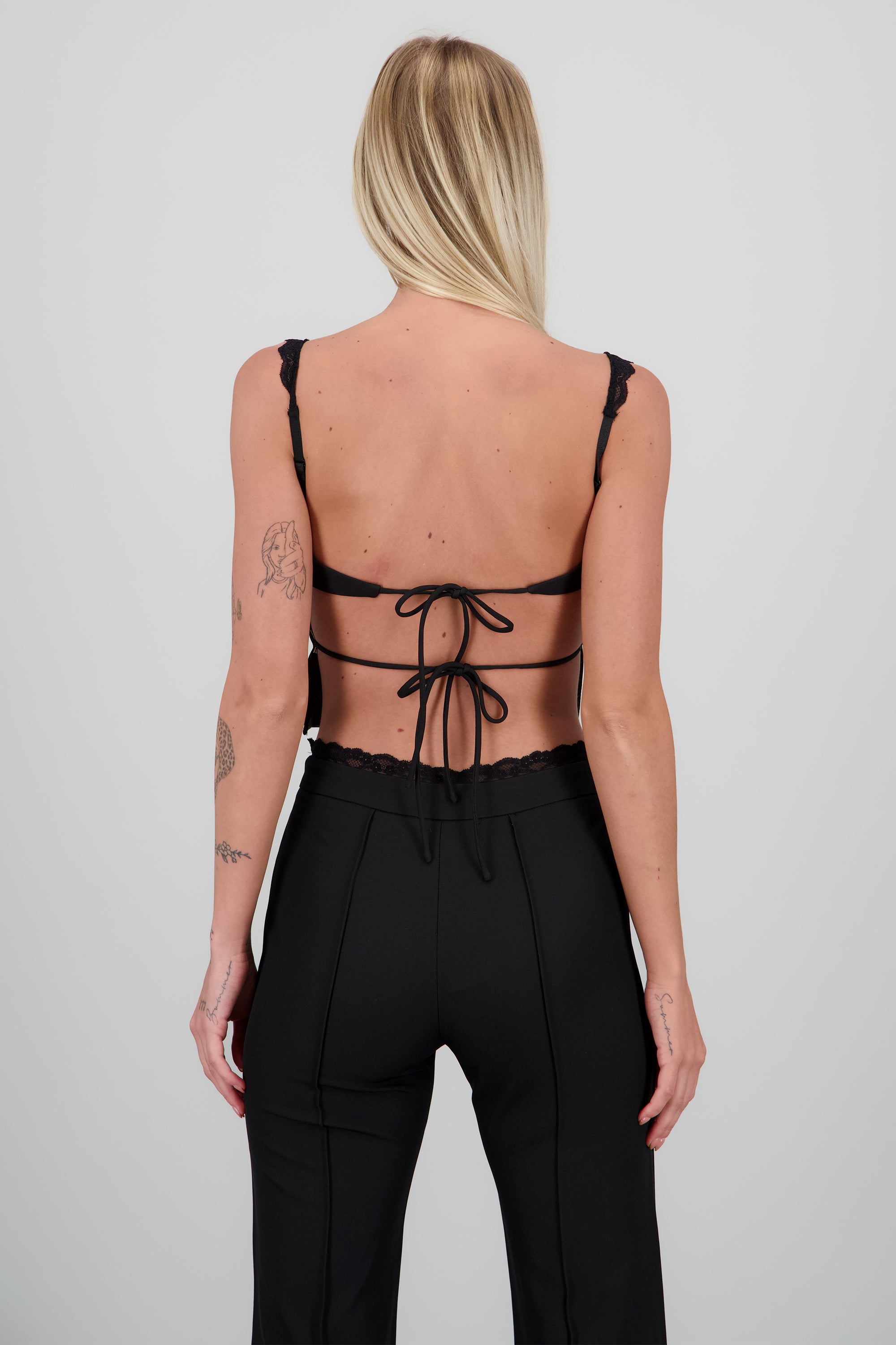 Crop top detalle encaje NEGRO