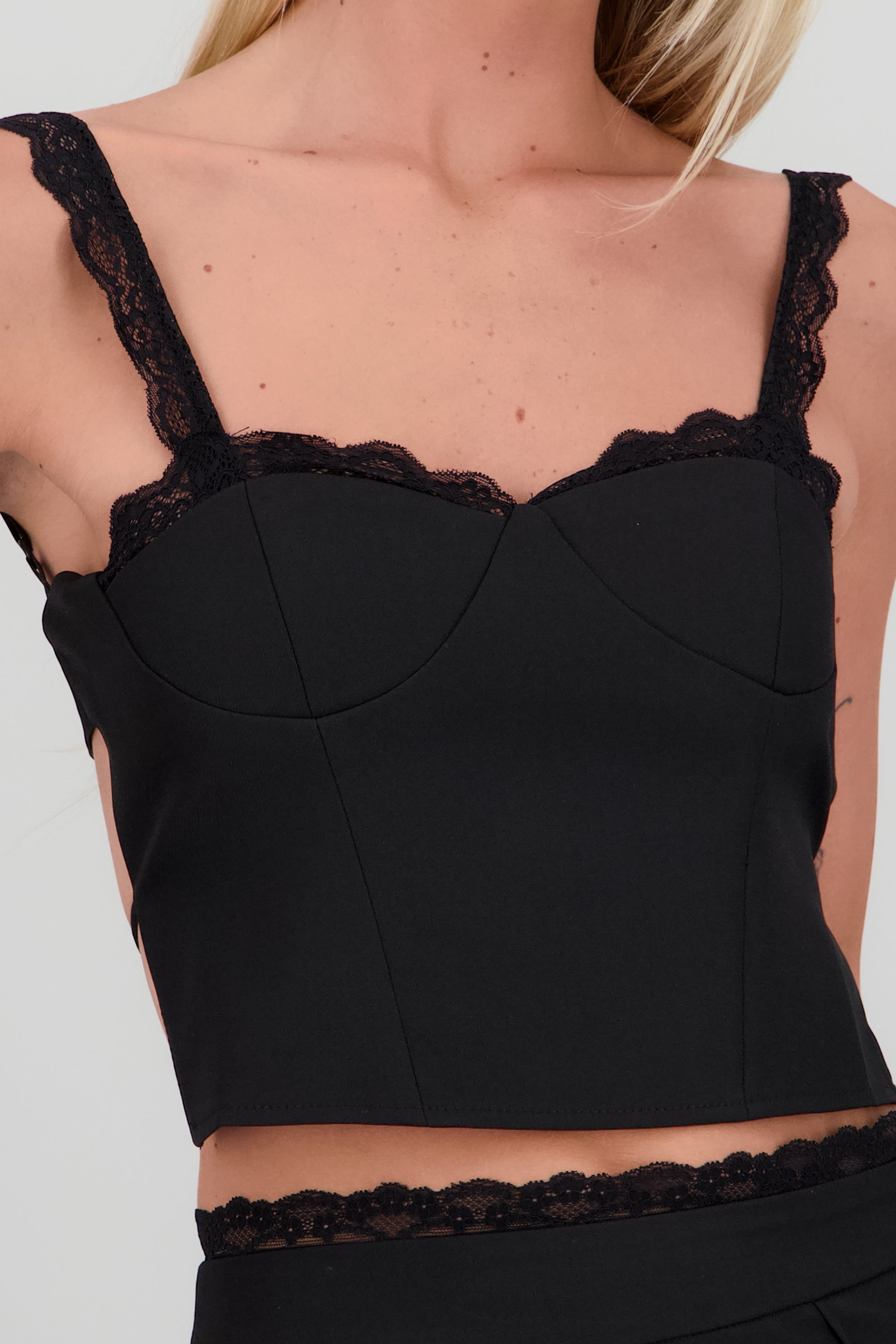 Crop top detalle encaje NEGRO