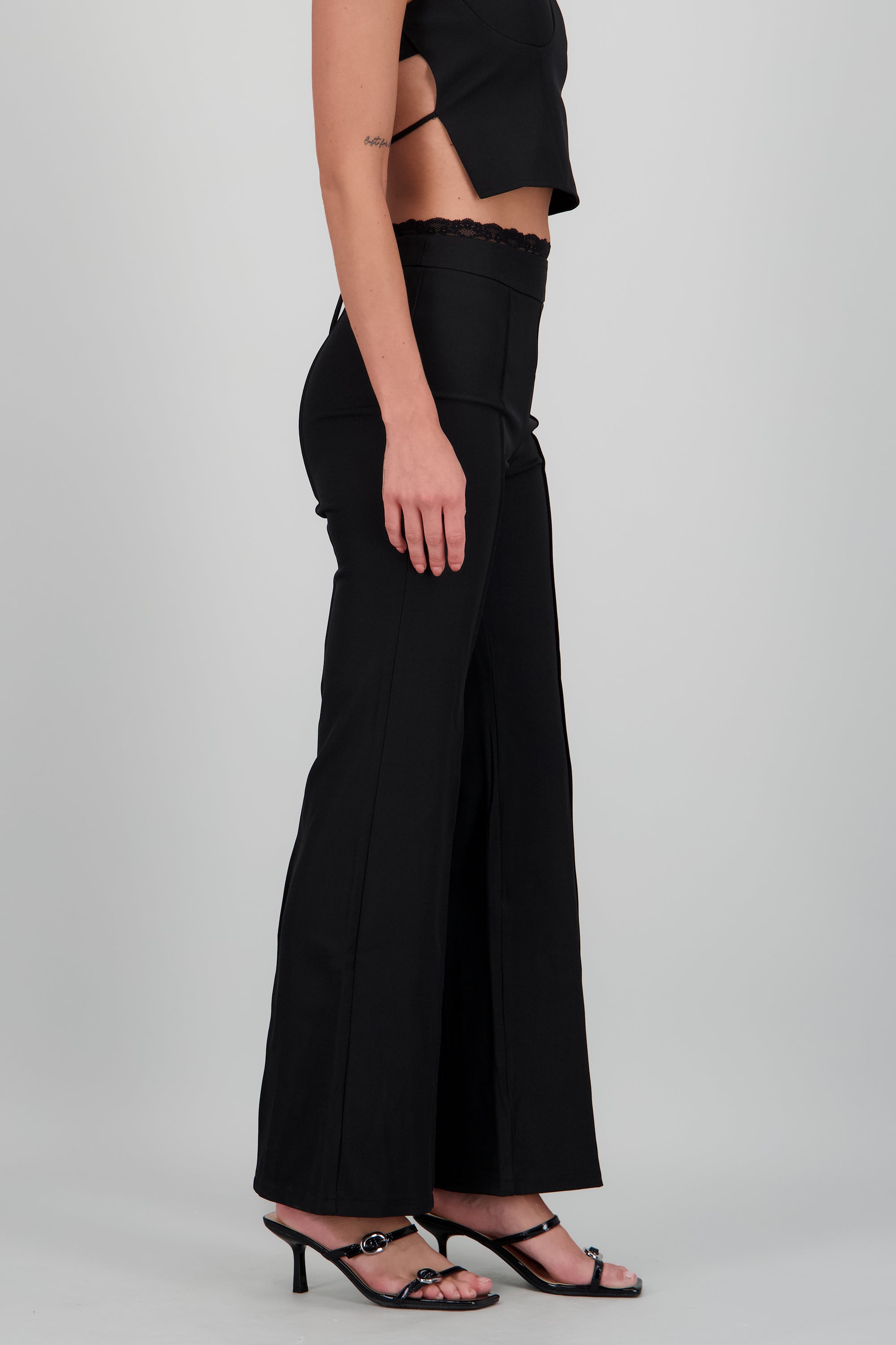 Pantalon sastreado detalle encaje pretina NEGRO