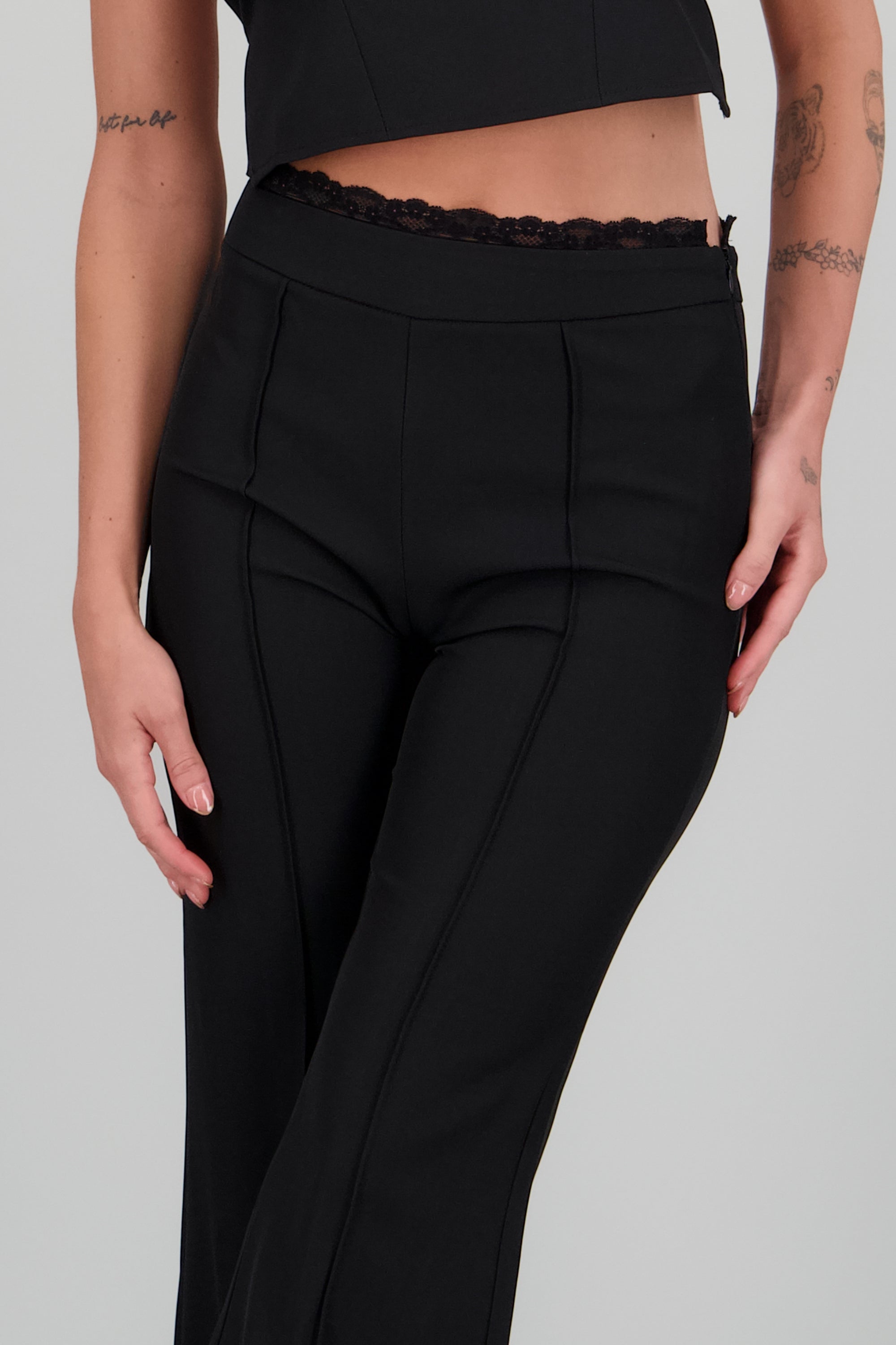 Pantalon sastreado detalle encaje pretina NEGRO