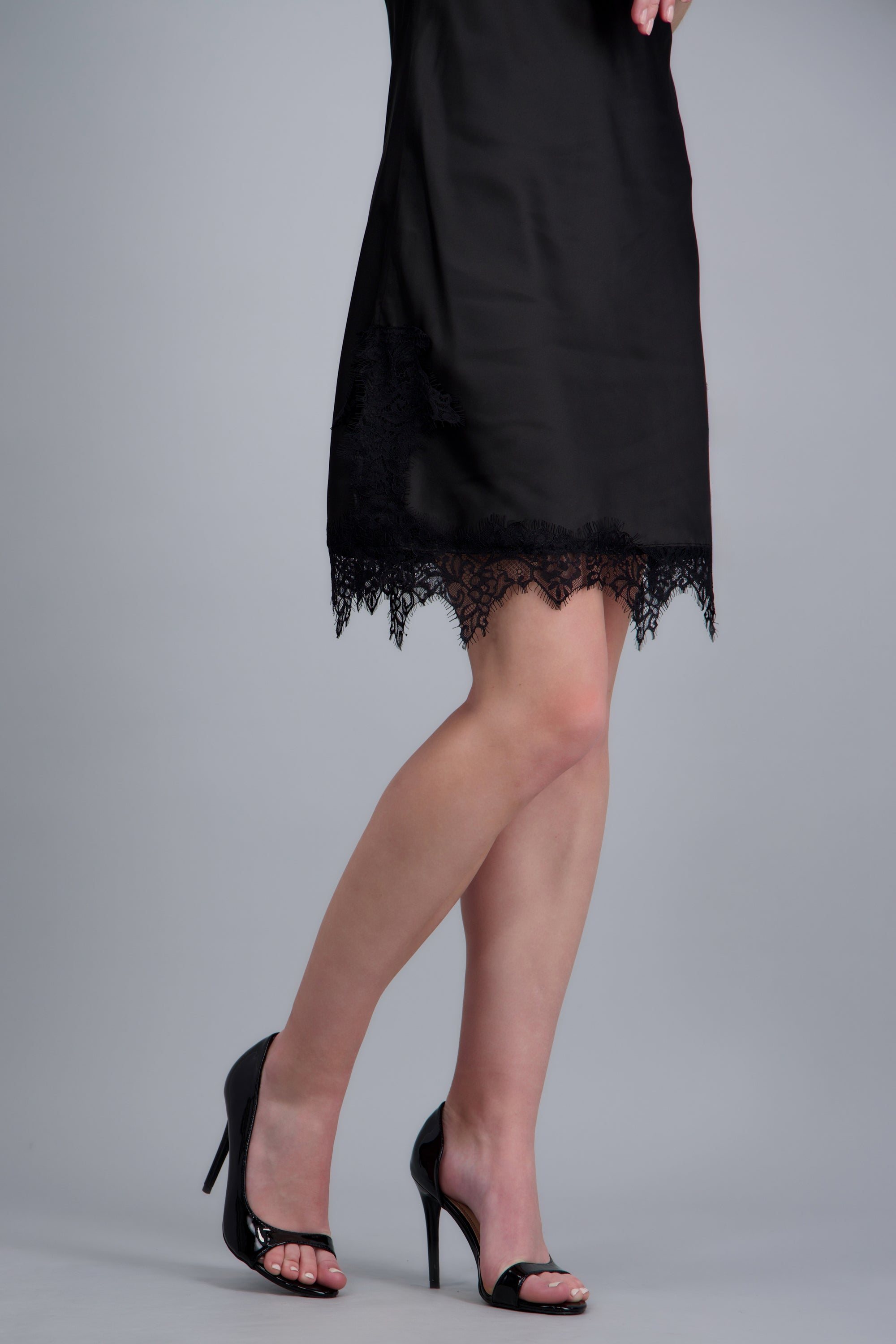 Tacon peep toe dorsay NEGRO