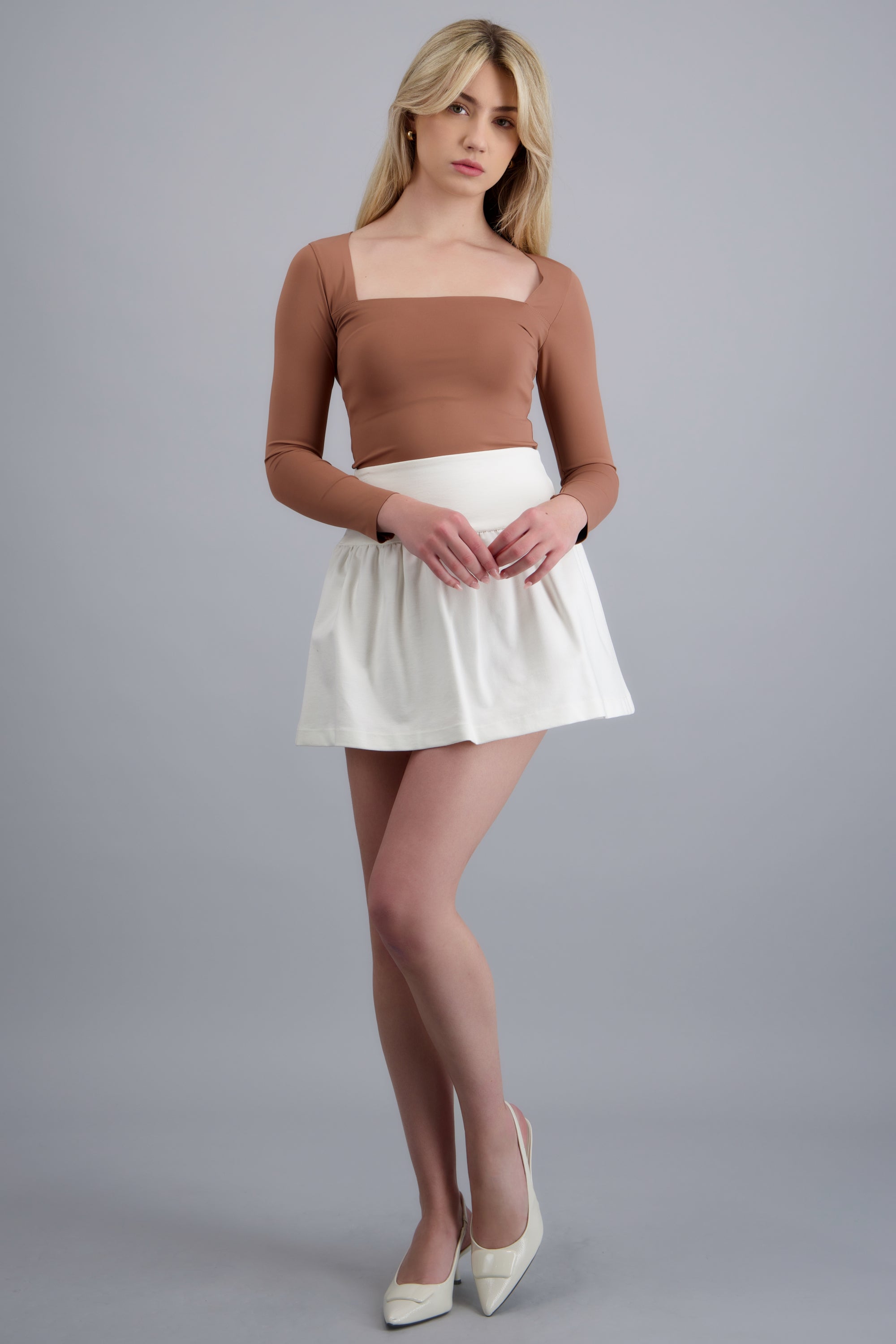 Tacon pointy slingback aplicacion cuadro BLANCO