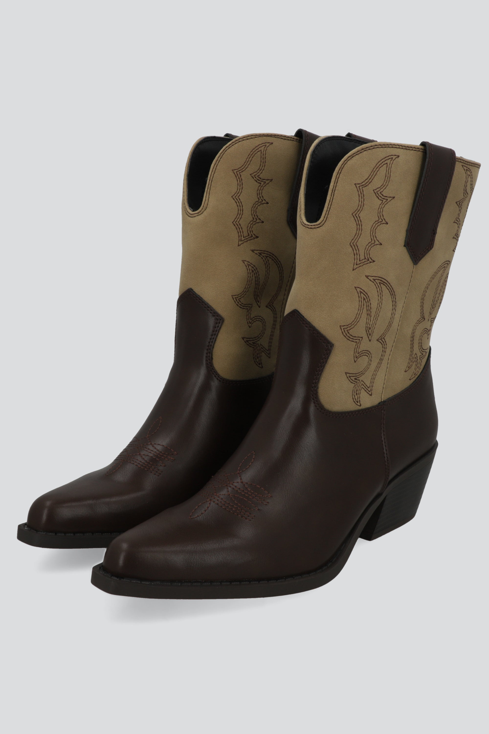 Bota vaquera bordada contrsaste CAFE COMBO