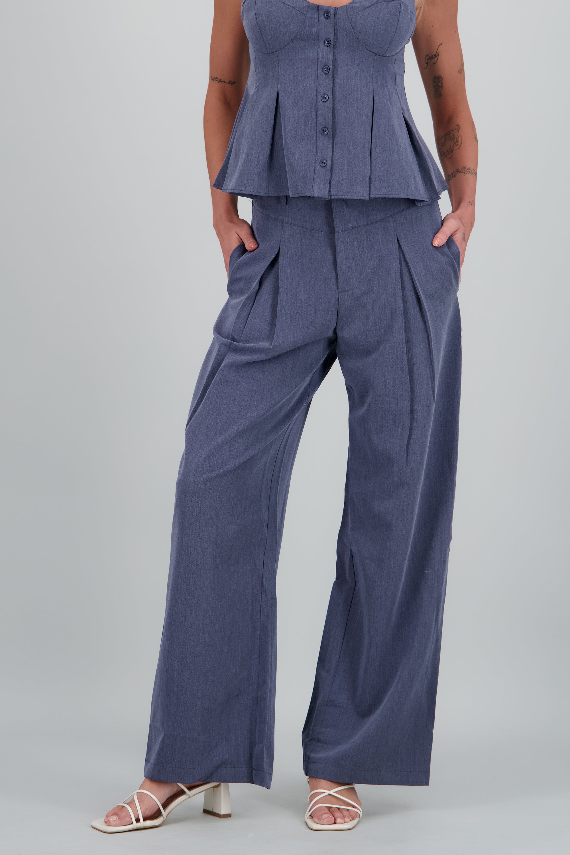 Pantalones rectos con cortes AZUL