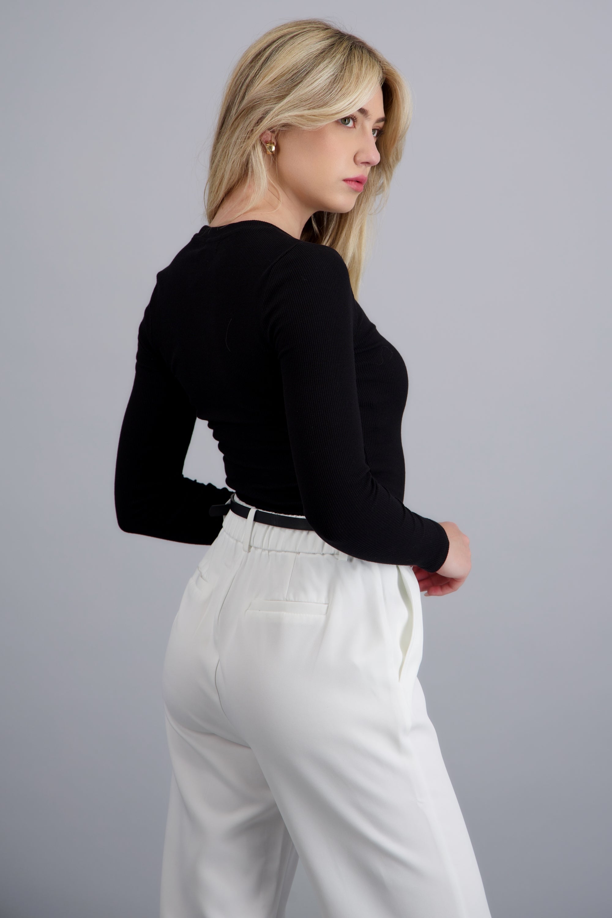 Top manga larga cuello redondo NEGRO