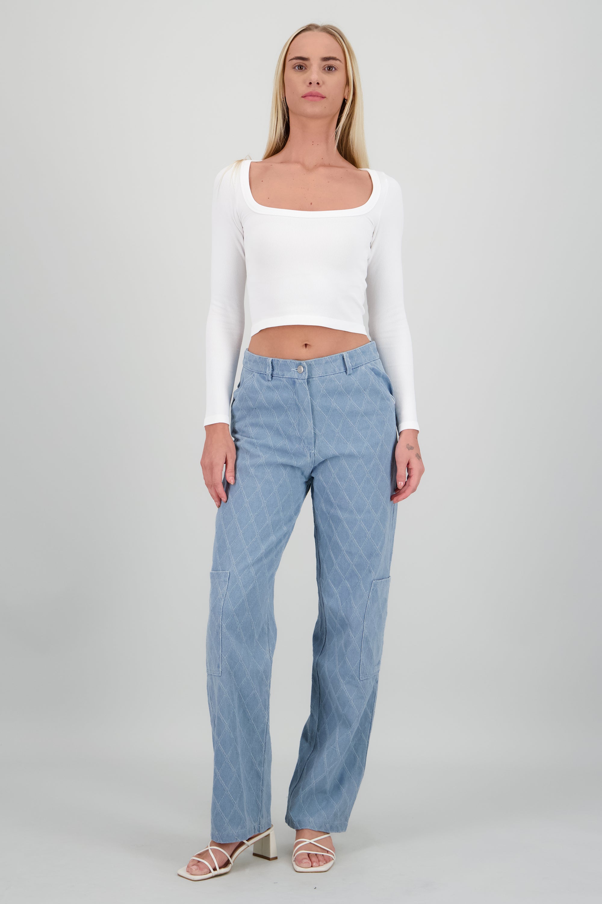 Jeans con detalle patron LIGHT WASH