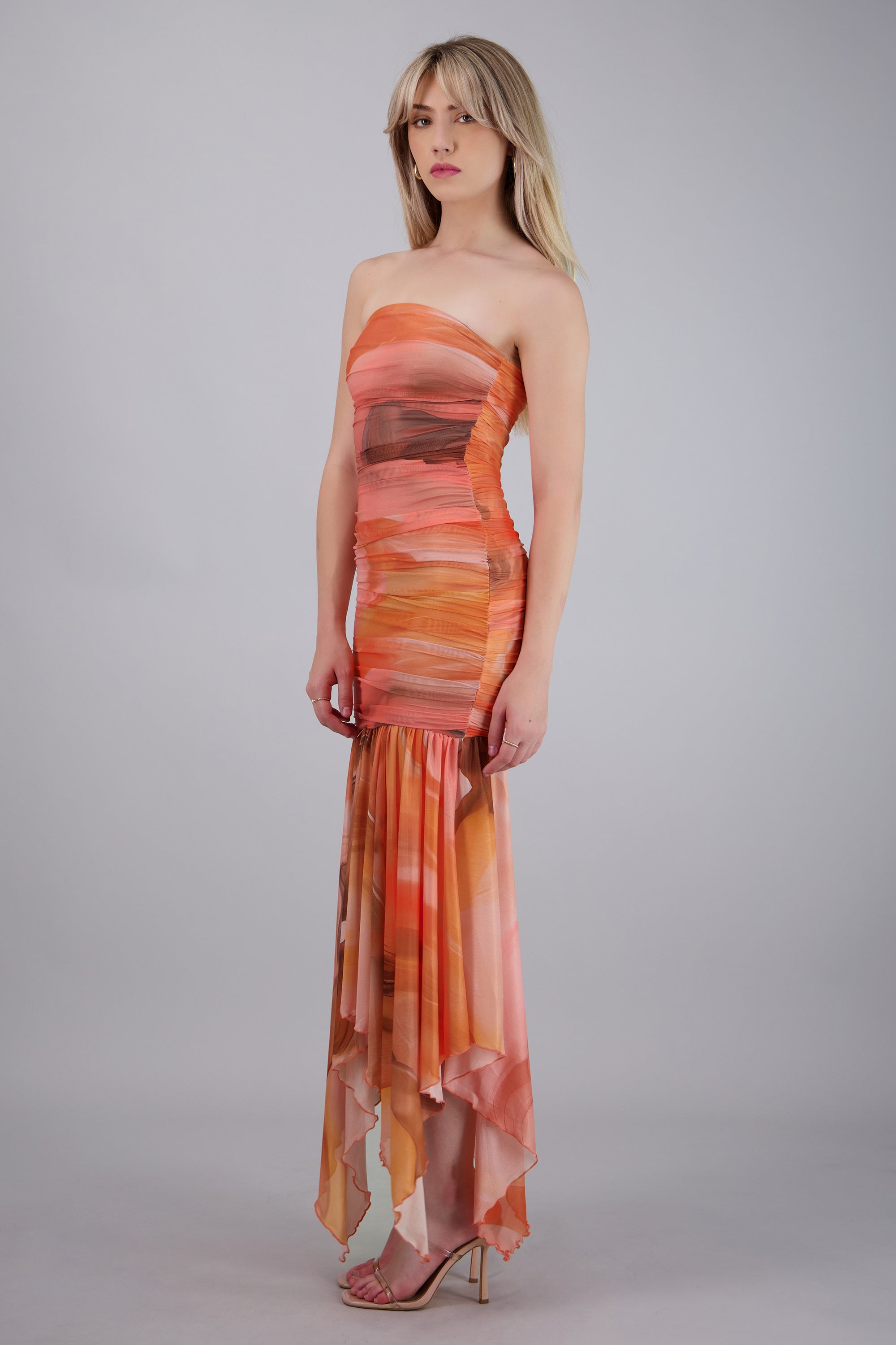 Vestido maxi bandeau asimetrico estampado NARANJA COMBO