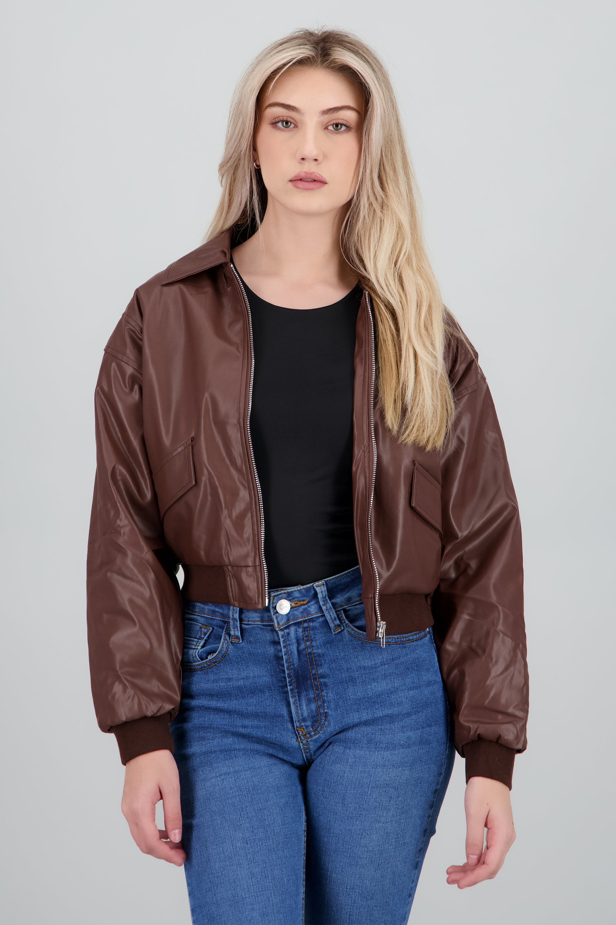 Chamarra PU detalle bolsas CAFE