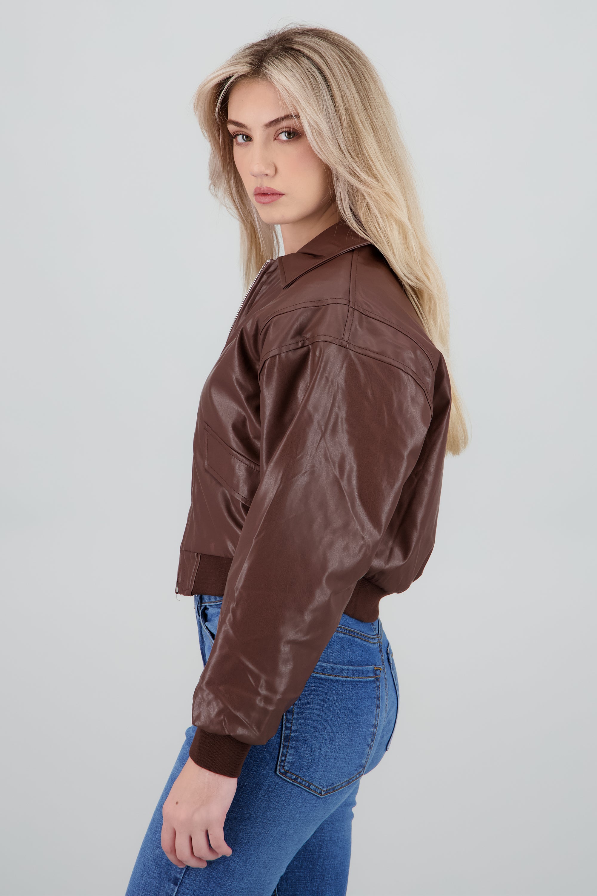 Chamarra PU detalle bolsas CAFE