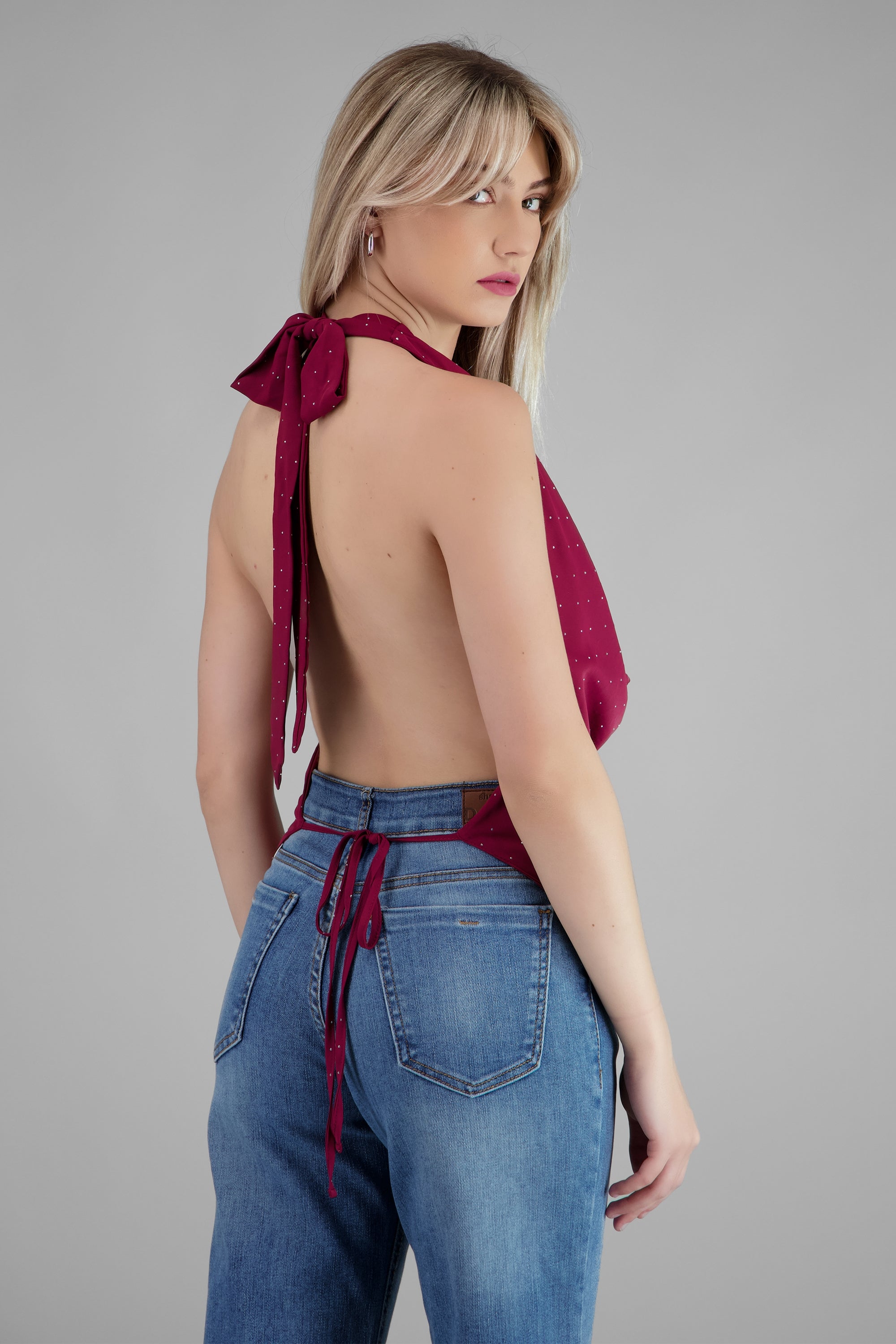Blusa brillos halter escote espalda VINO
