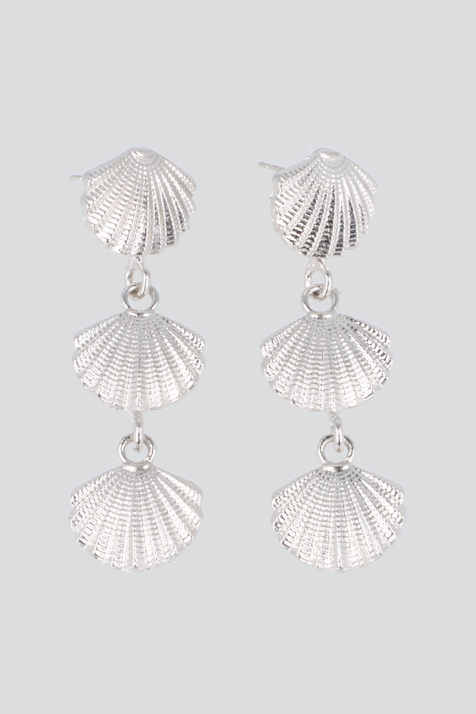 ARETES TRIPLE CONCHA METAL PLATA
