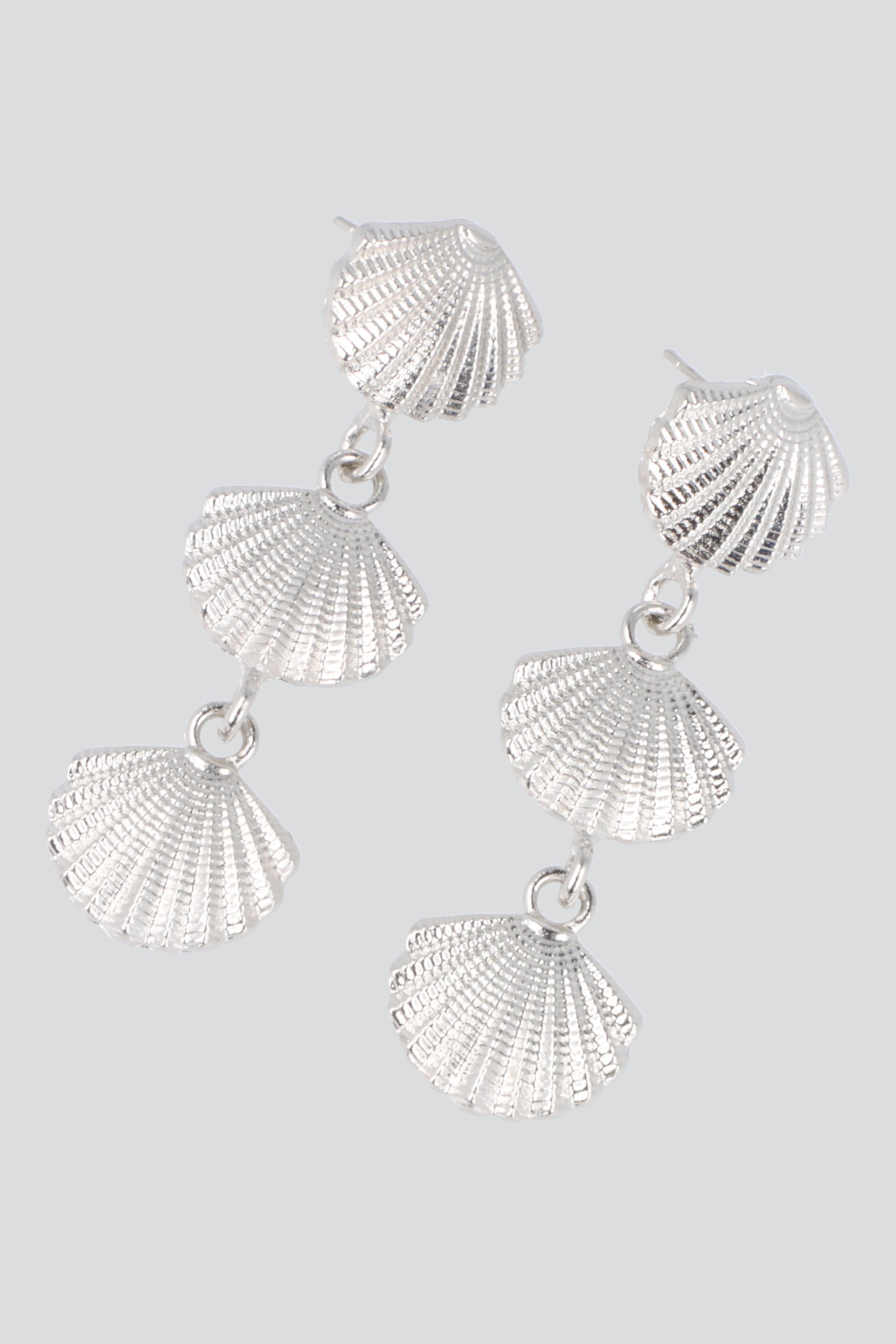 ARETES TRIPLE CONCHA METAL PLATA