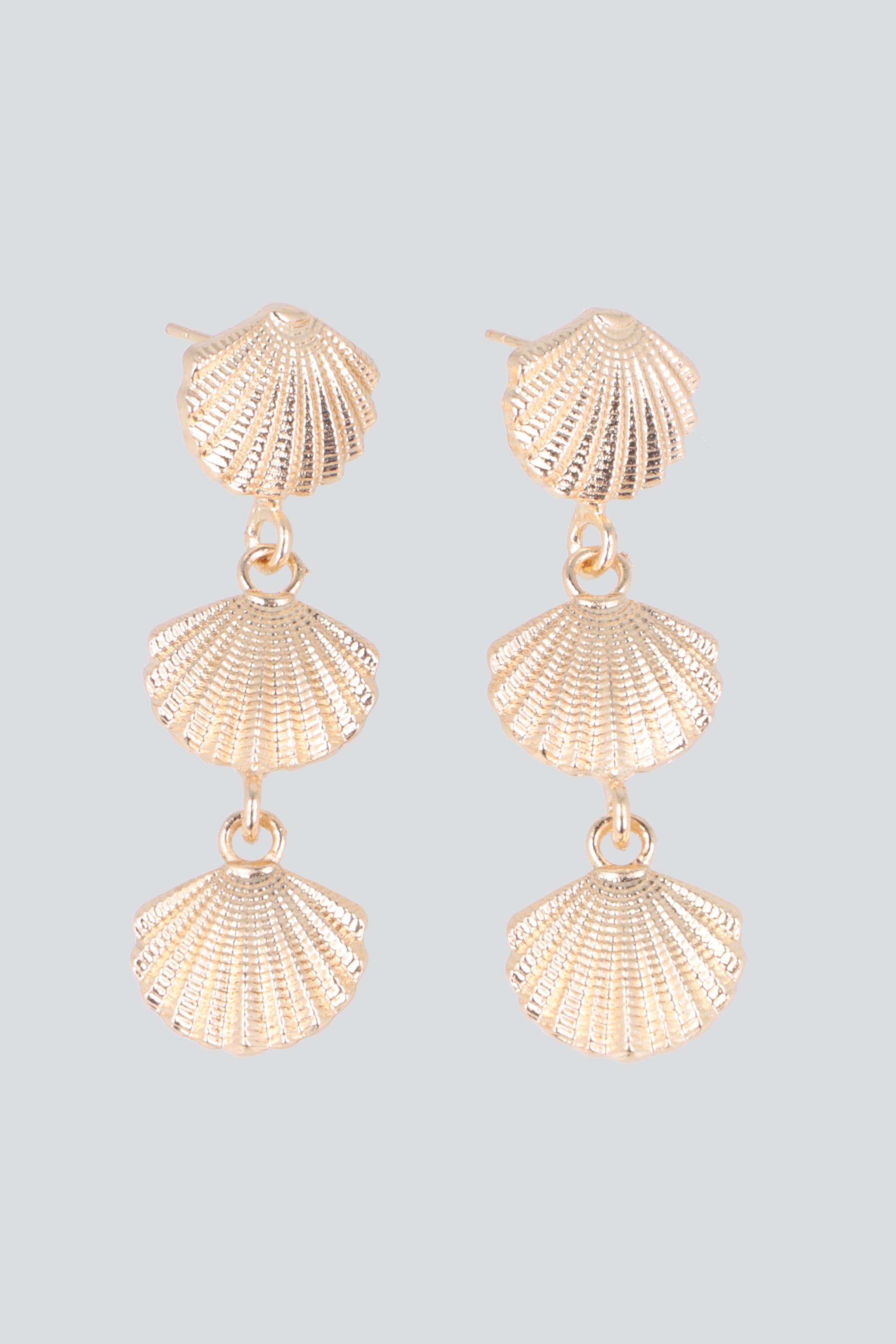 ARETES TRIPLE CONCHA METAL ORO