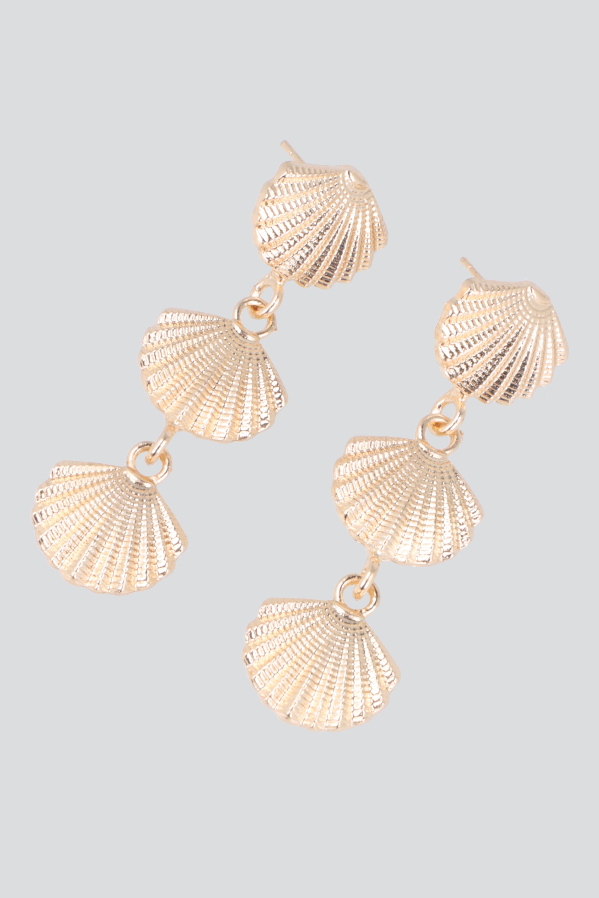 ARETES TRIPLE CONCHA METAL ORO