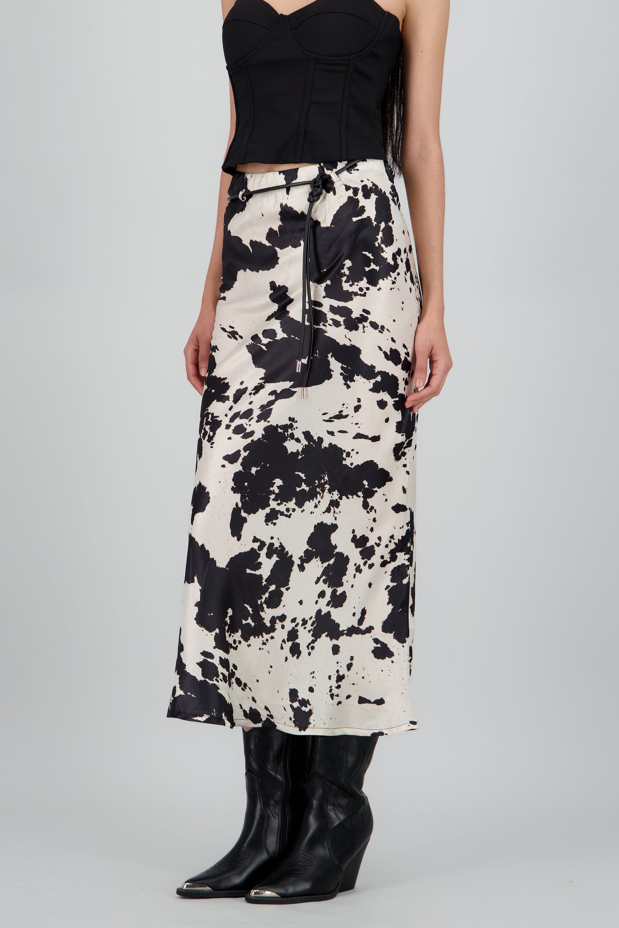 Falda estampado vaca con cinuron NEGRO COMBO