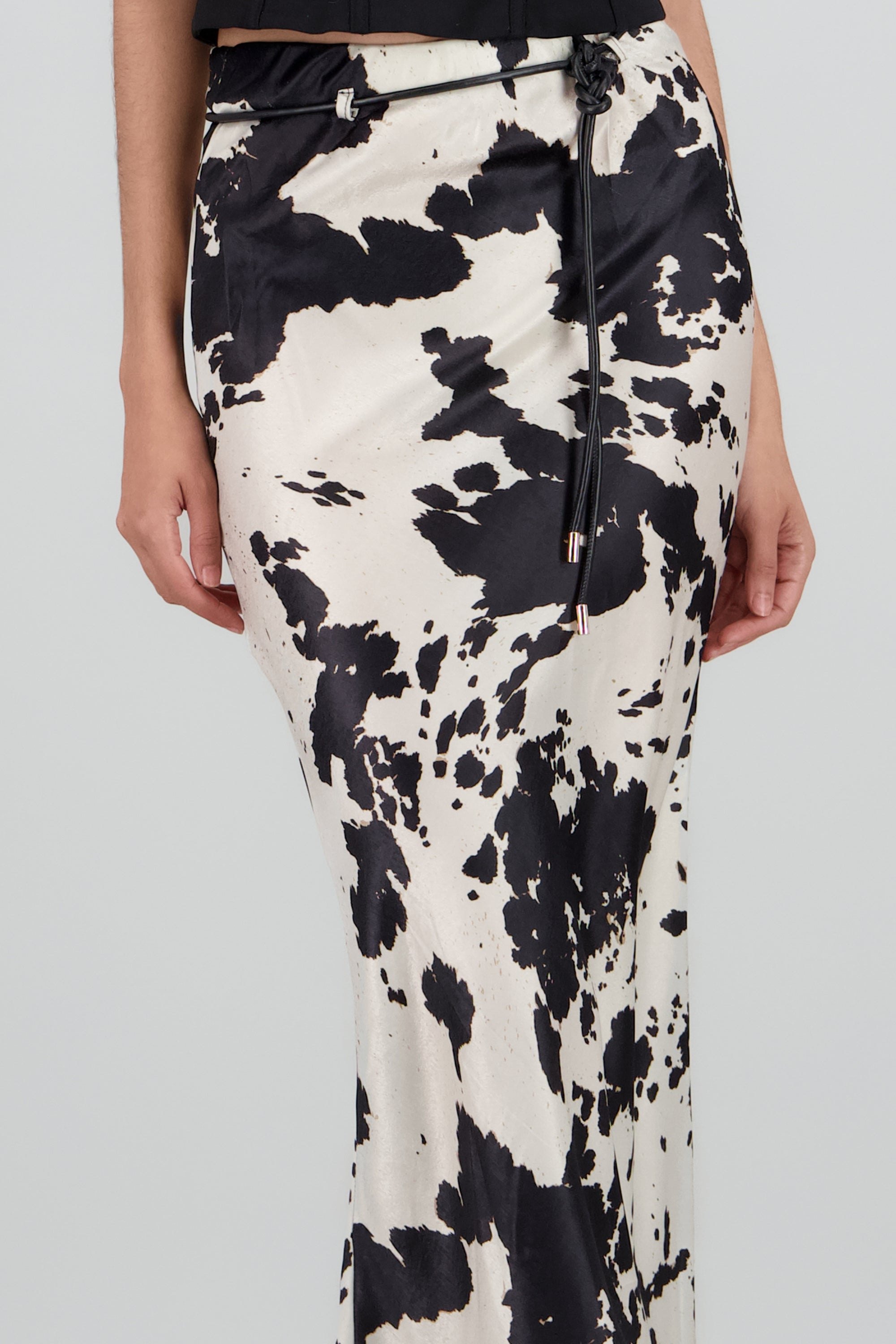 Falda estampado vaca con cinuron NEGRO COMBO