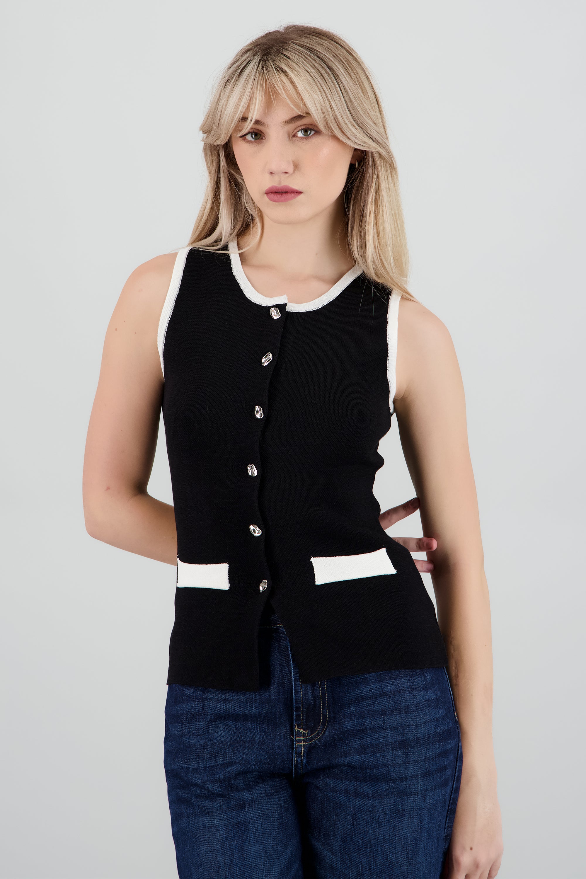 Chaleco con botones contraste NEGRO COMBO