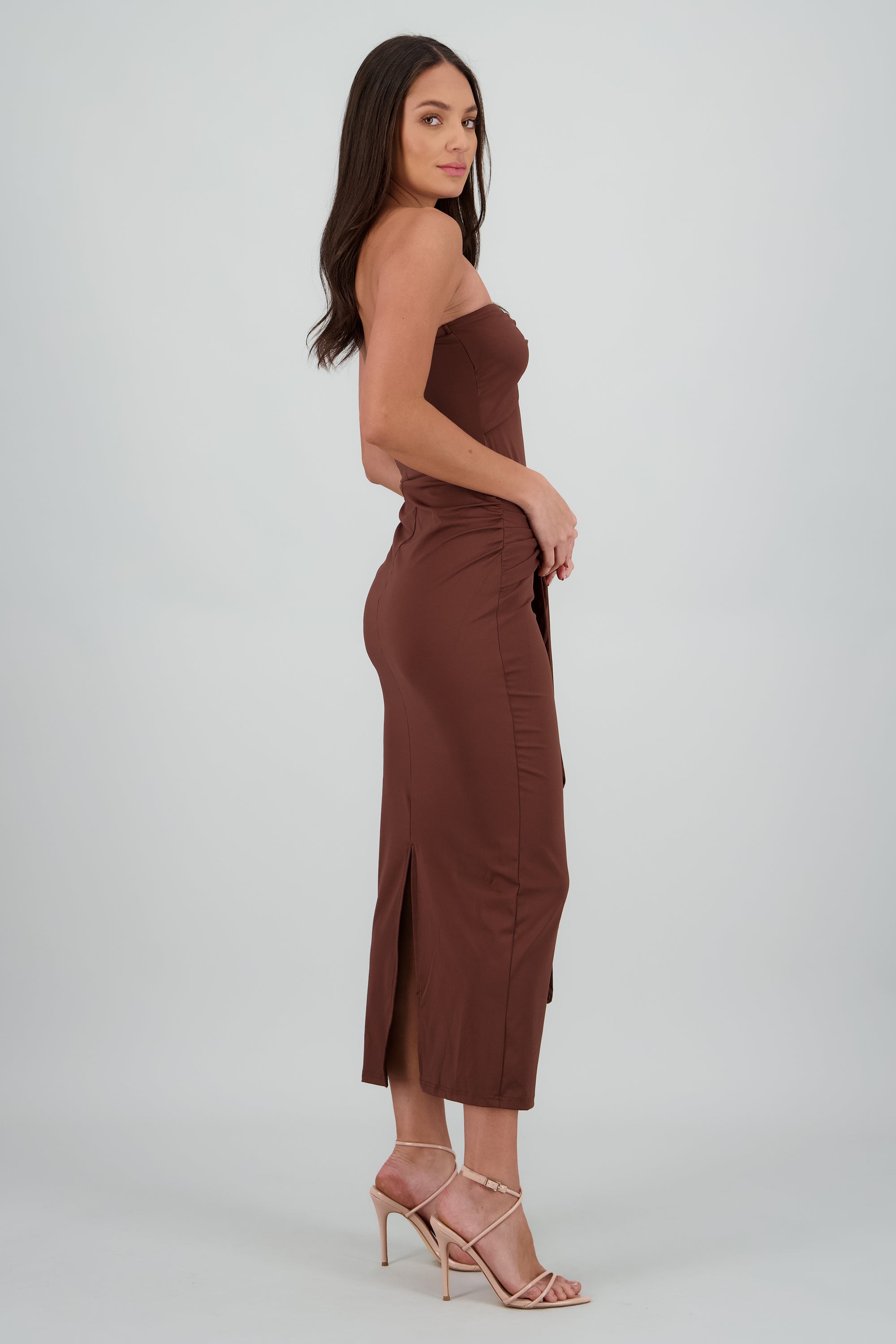 Vestido strapless cout out CHOCOLATE