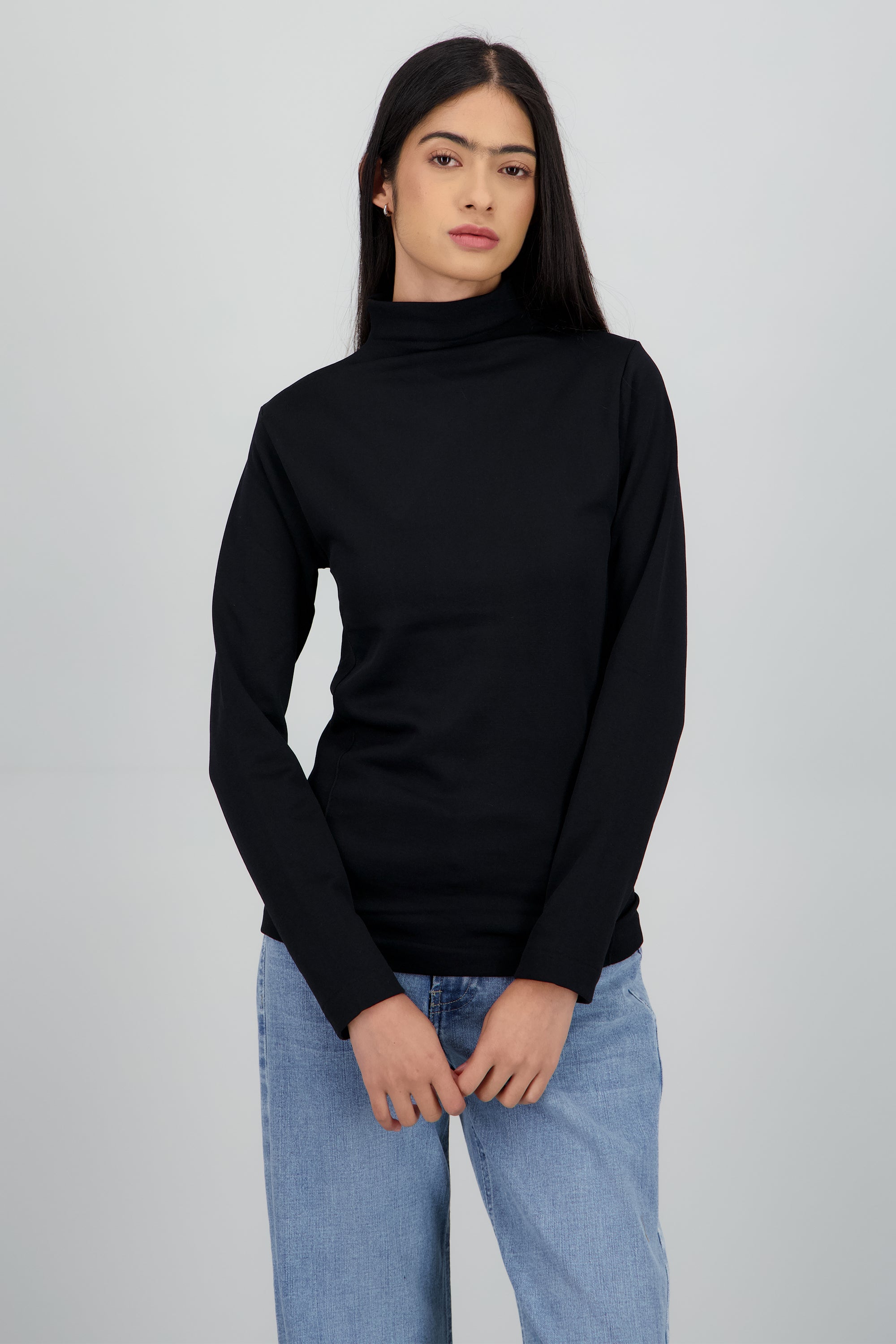 Top cuello alto manga larga liso NEGRO