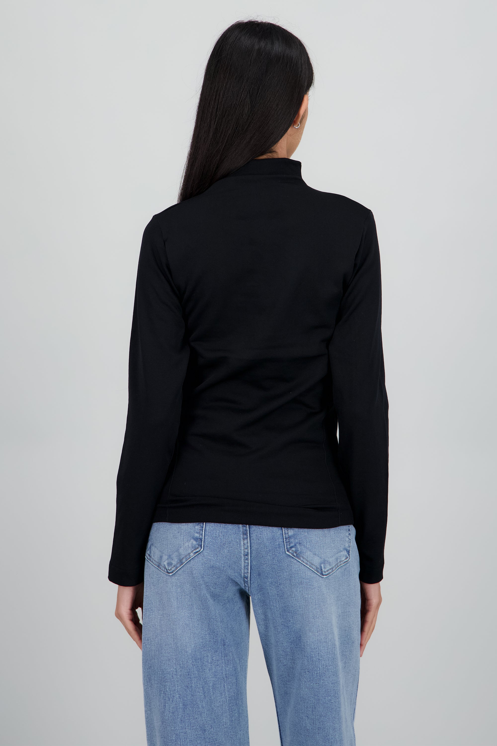 Top cuello alto manga larga liso NEGRO