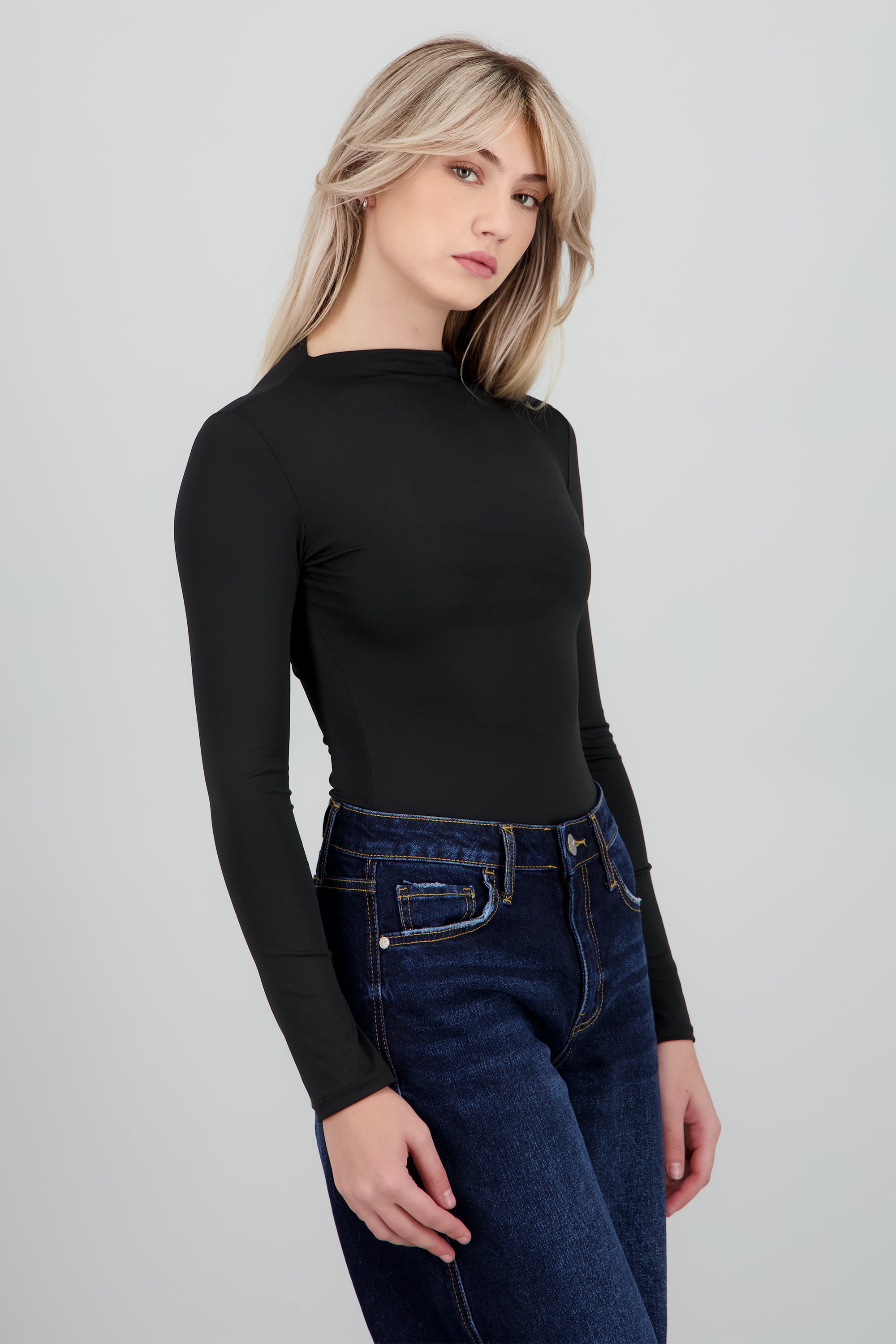 Bodysuit cuello alto recto NEGRO