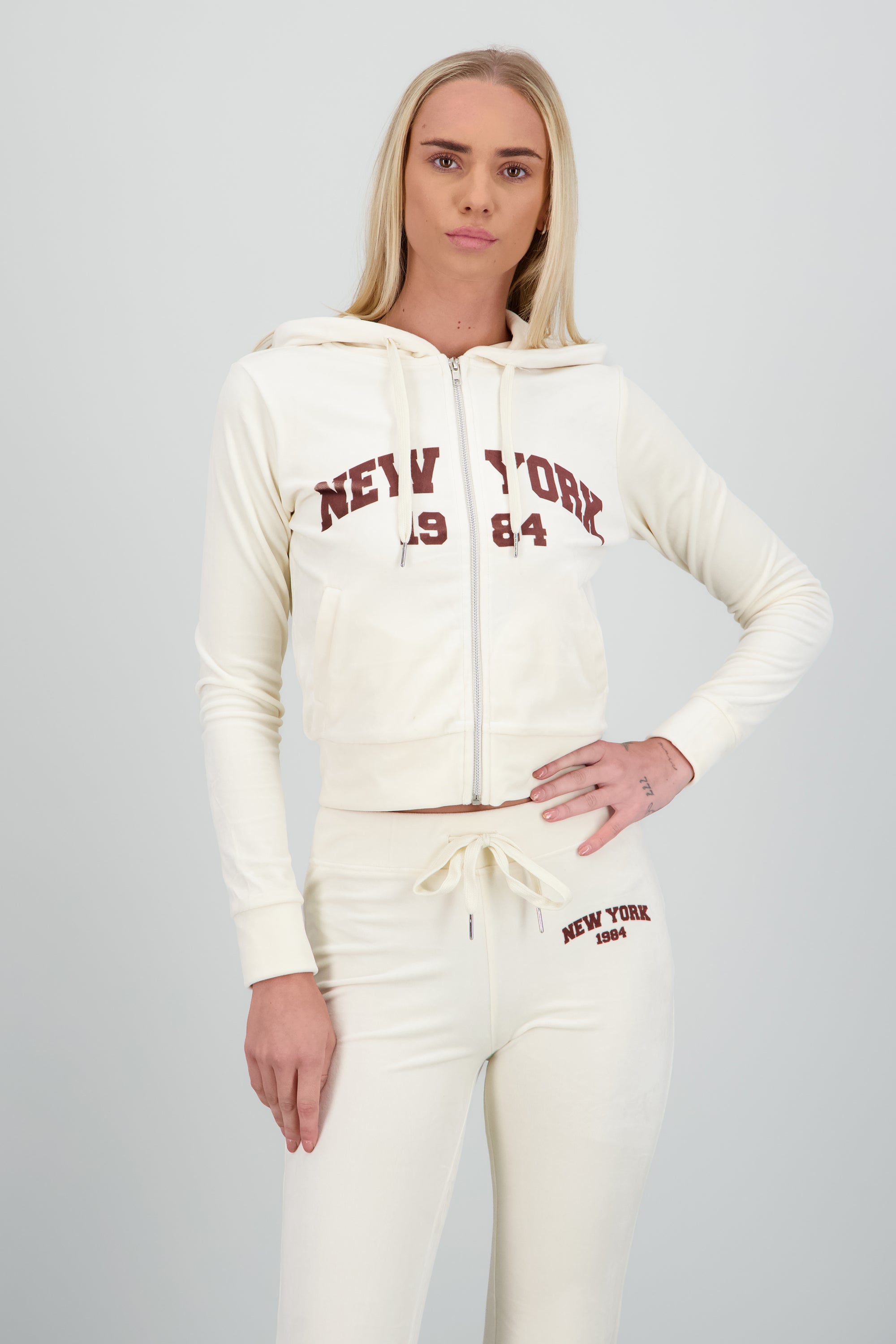 Sudadera velvet New York CREMA