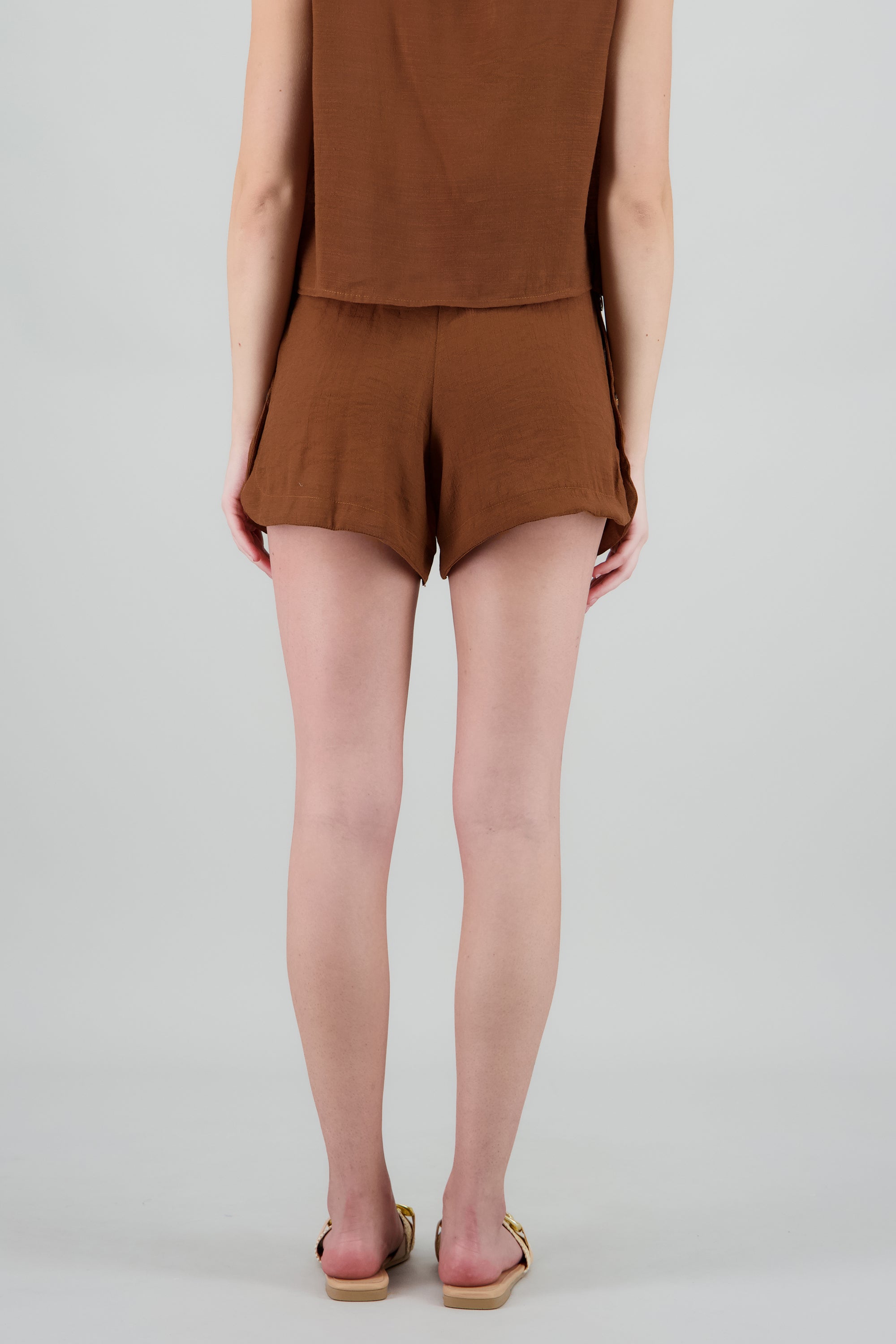 Short resorte botones costados CAFE