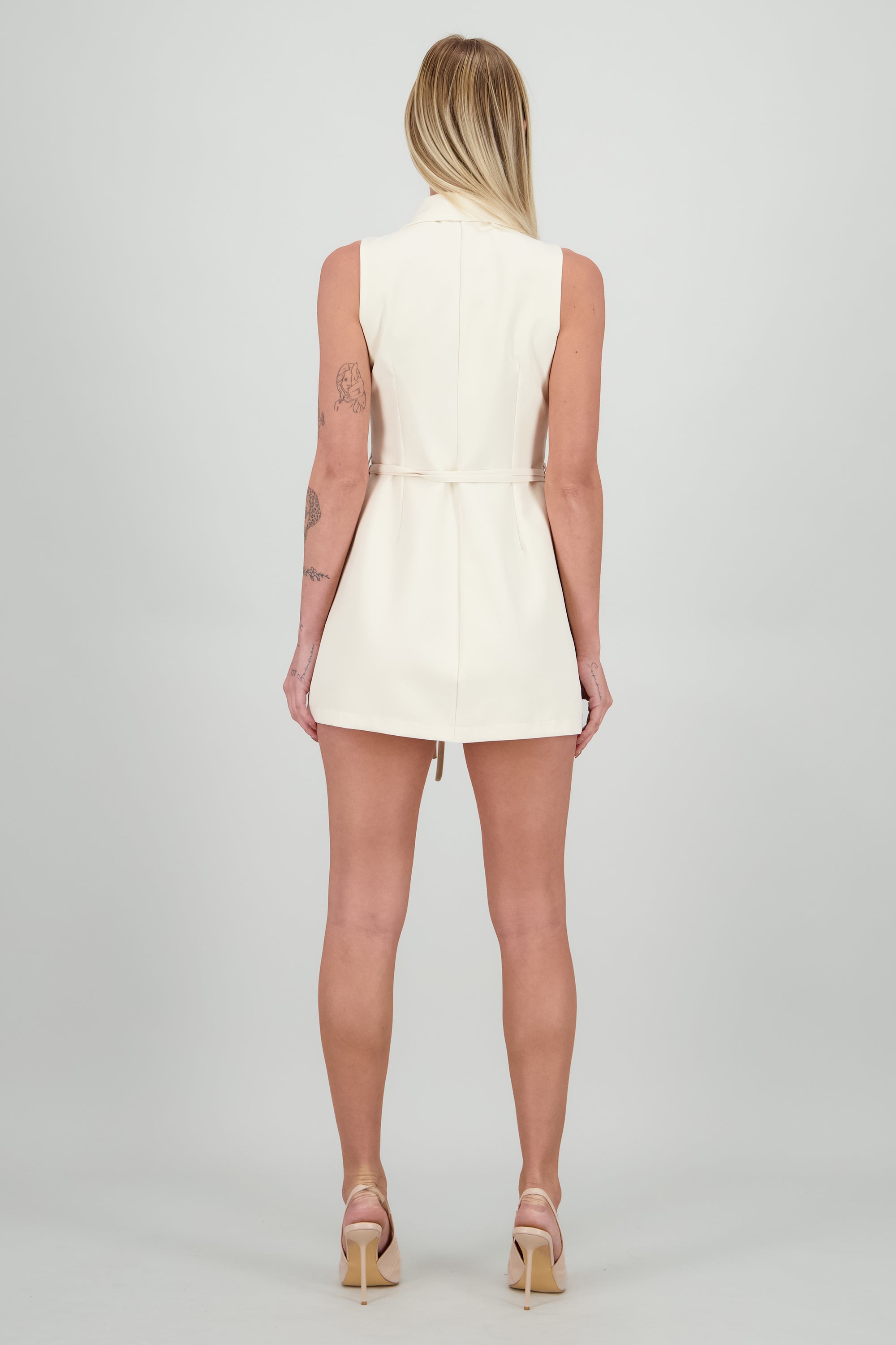 Vestido blazer con cinto tableado CREMA