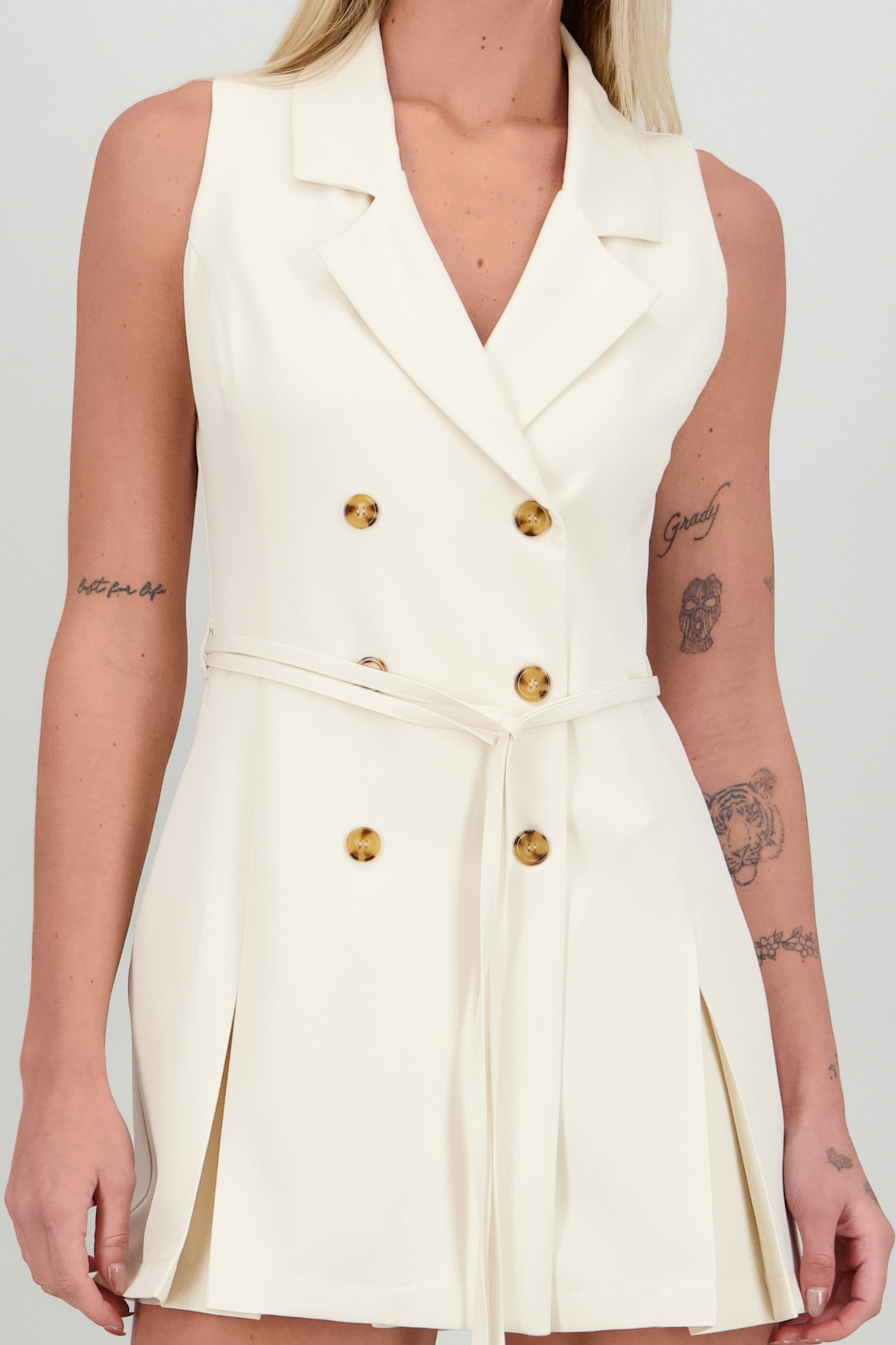 Vestido blazer con cinto tableado CREMA