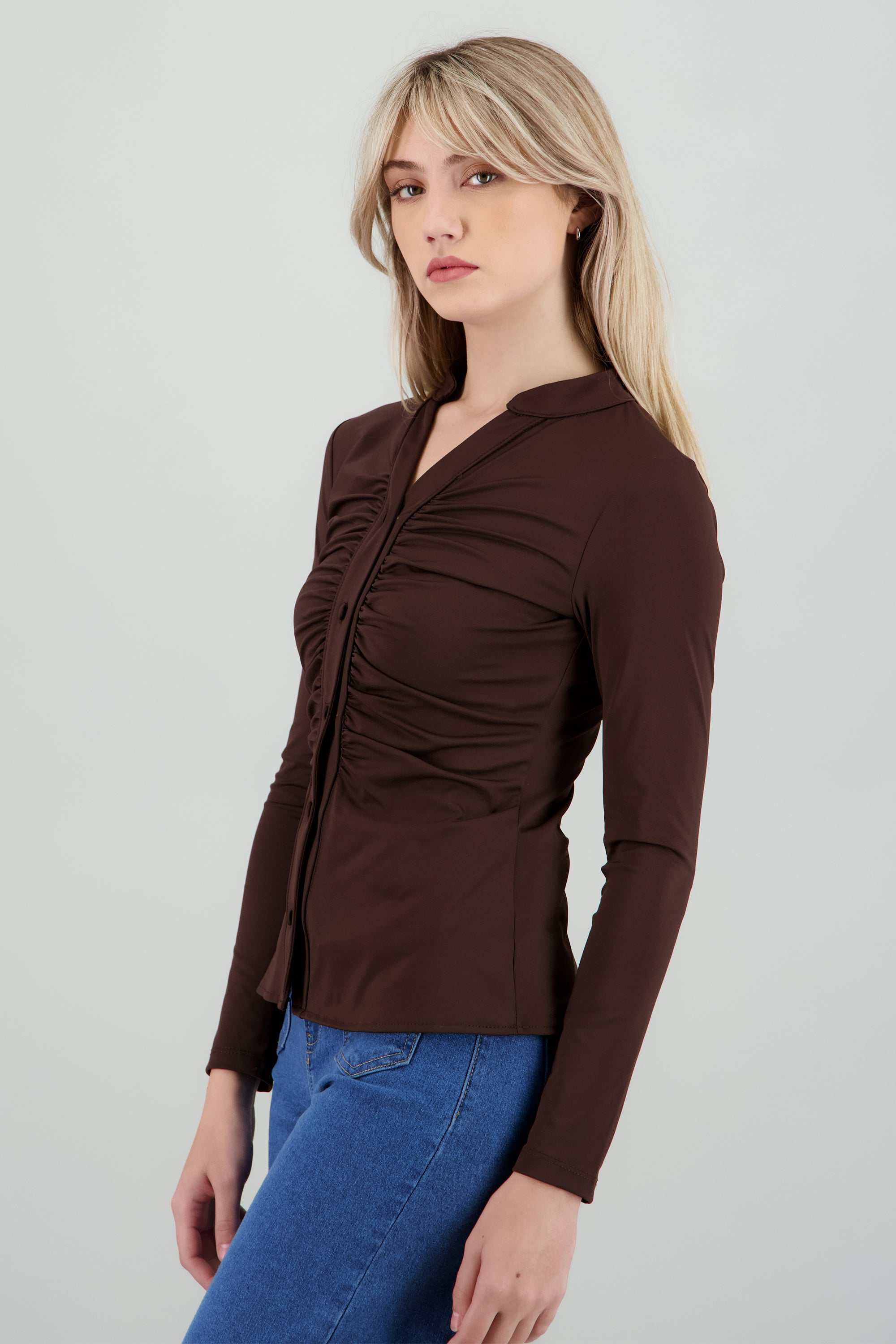 Blusa manga larga frunce botonadura CHOCOLATE