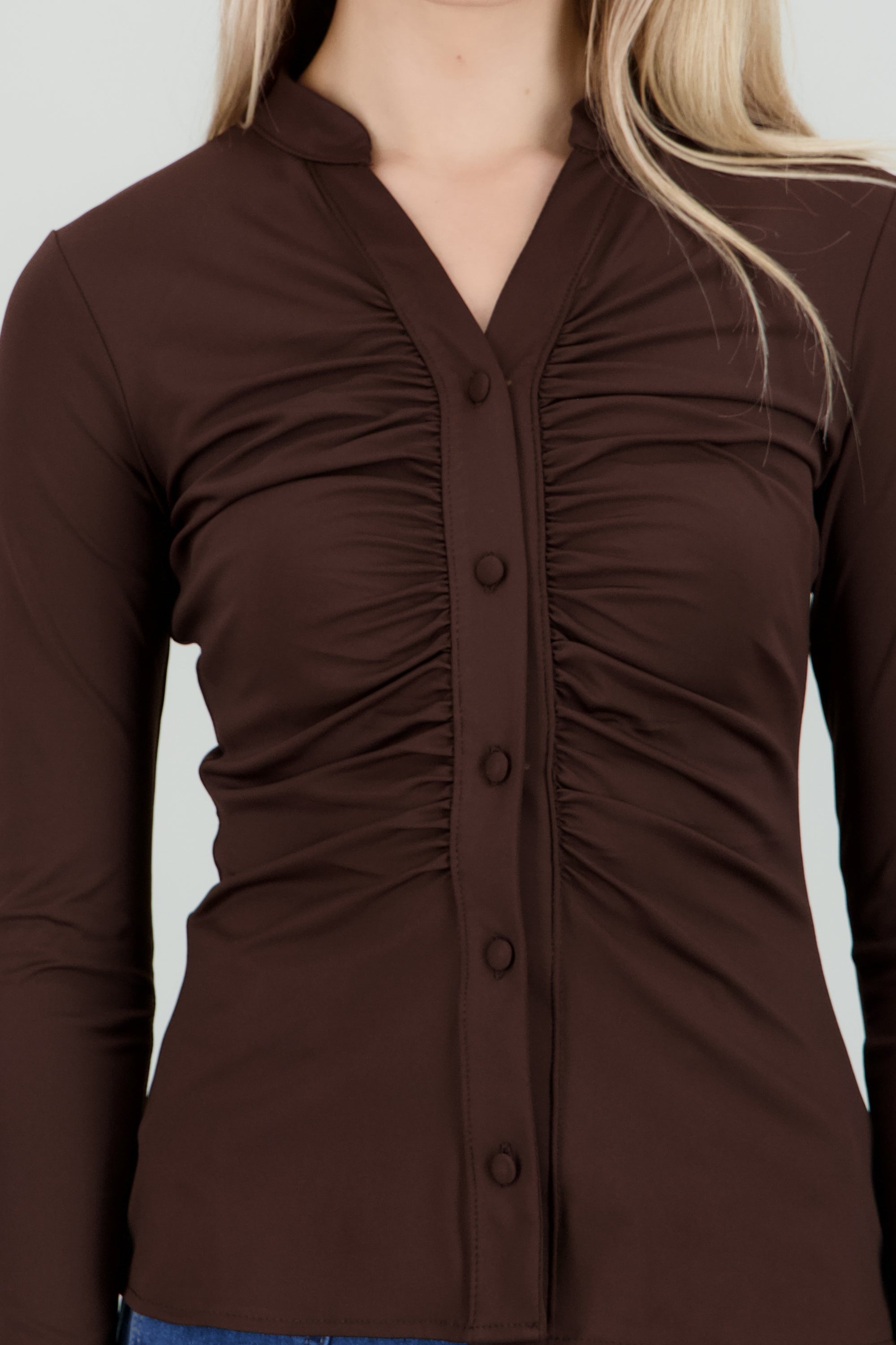 Blusa manga larga frunce botonadura CHOCOLATE