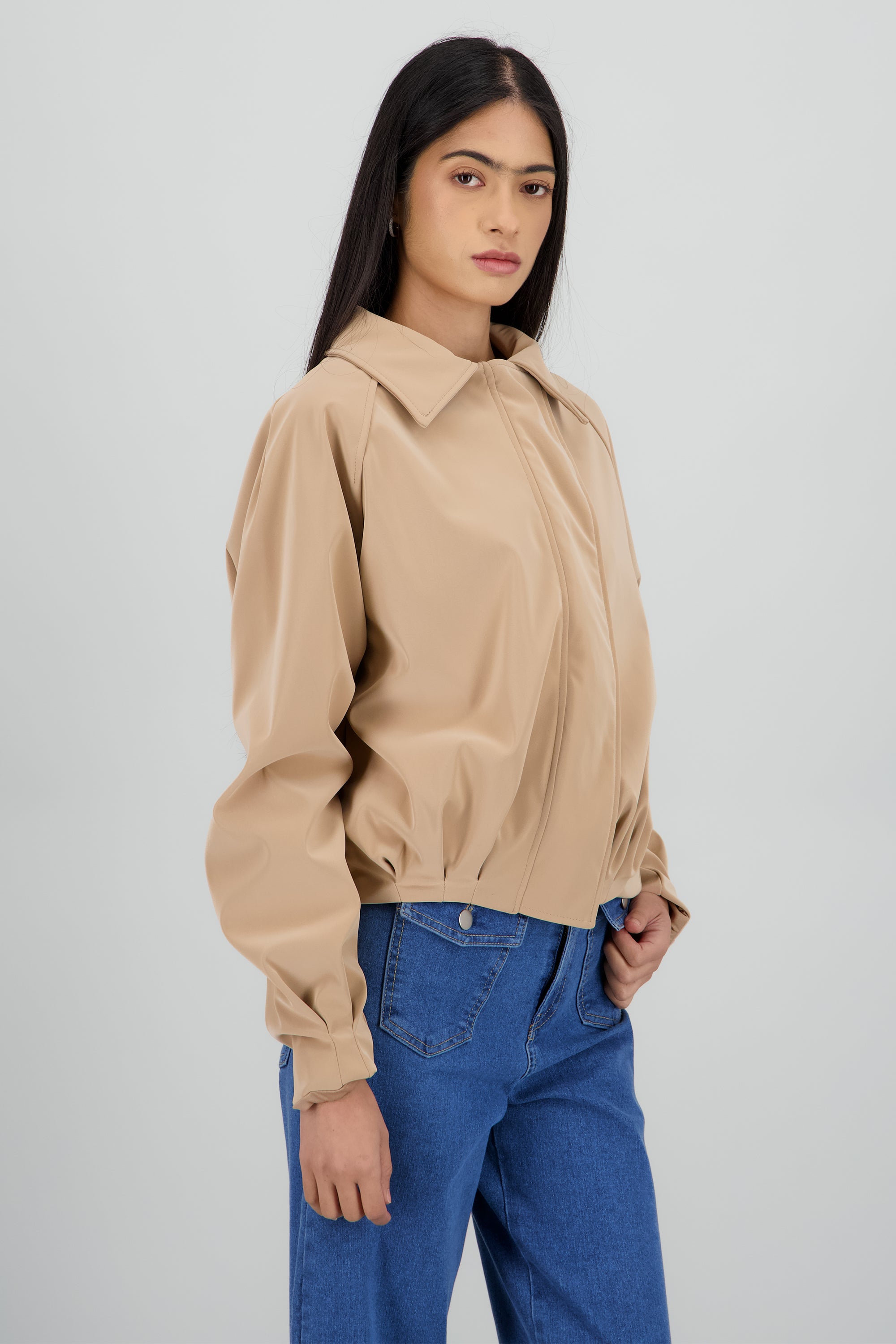 Chamarra bomber con cortes tacto peach ARENA