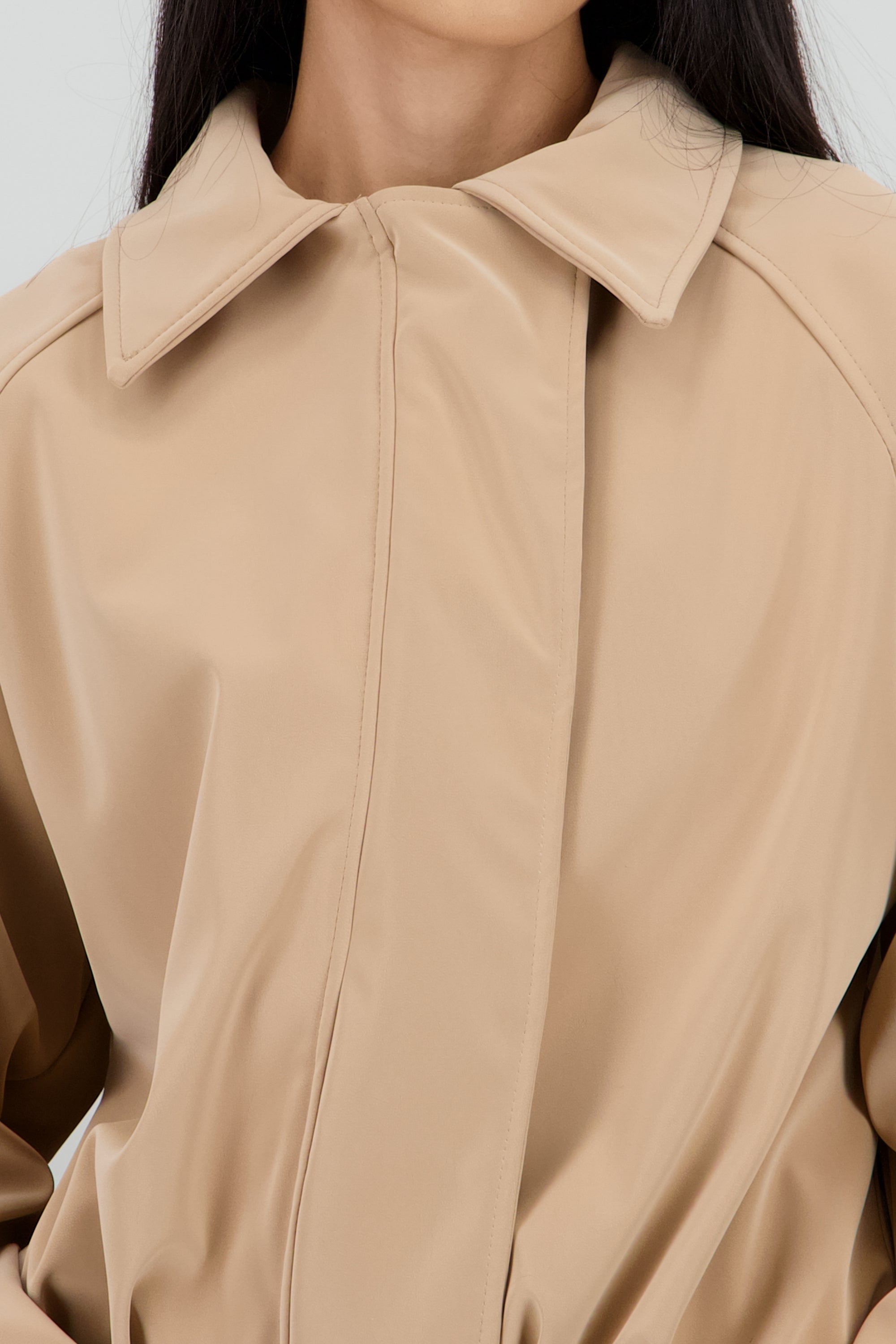 Chamarra bomber con cortes tacto peach ARENA