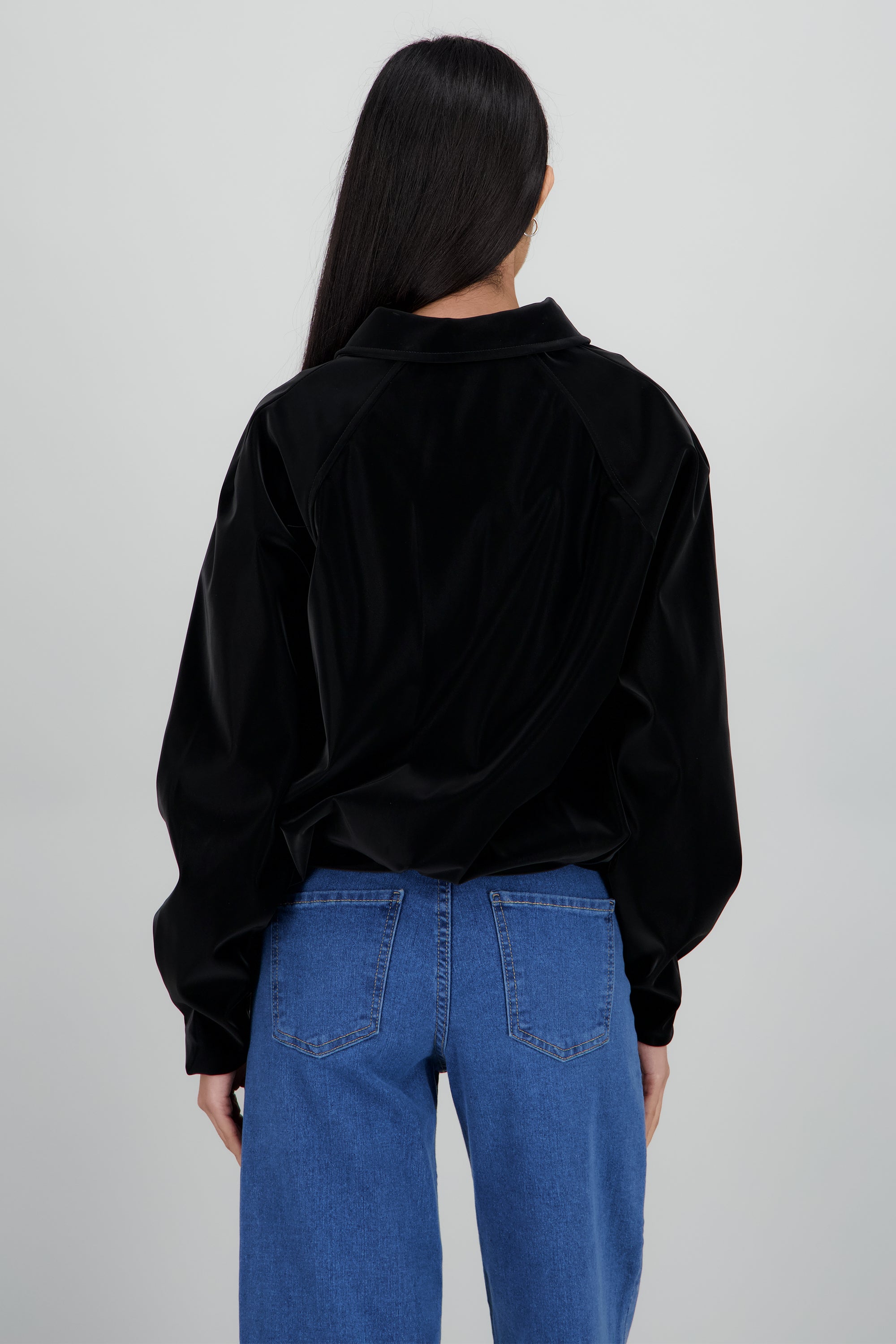 Chamarra bomber con cortes tacto peach NEGRO