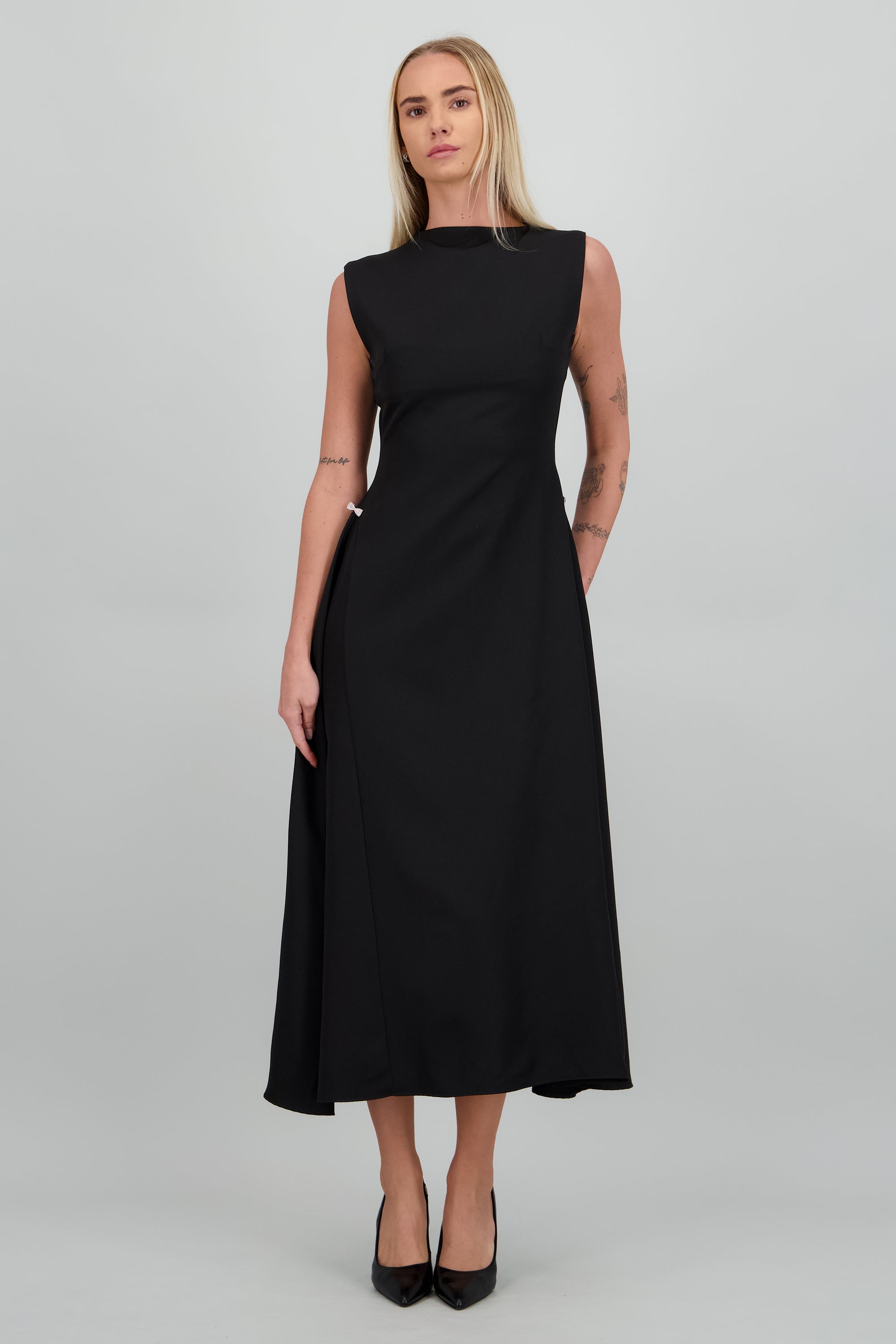 Vestido maxi sin mangas detalle broches de brillos NEGRO