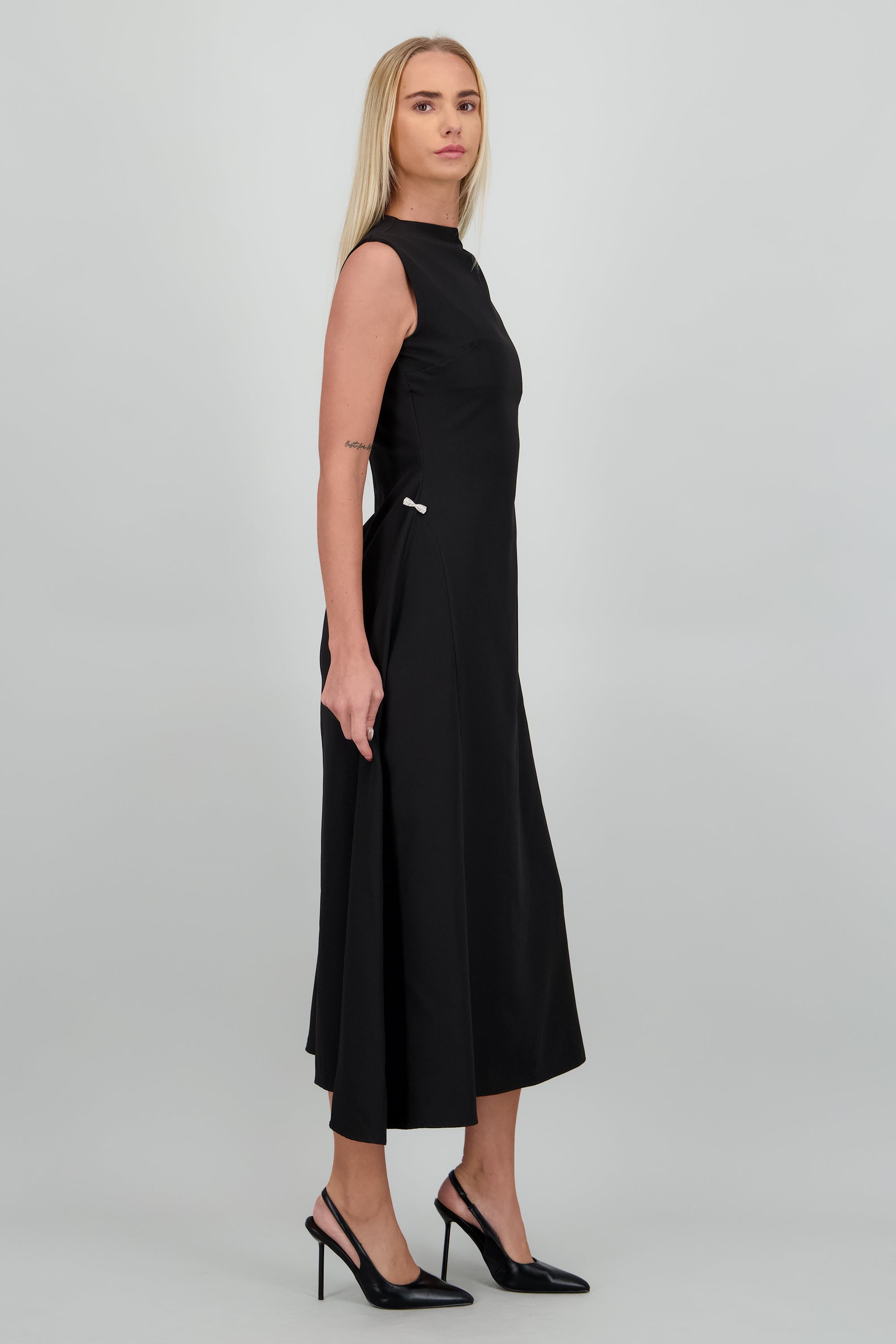 Vestido maxi sin mangas detalle broches de brillos NEGRO