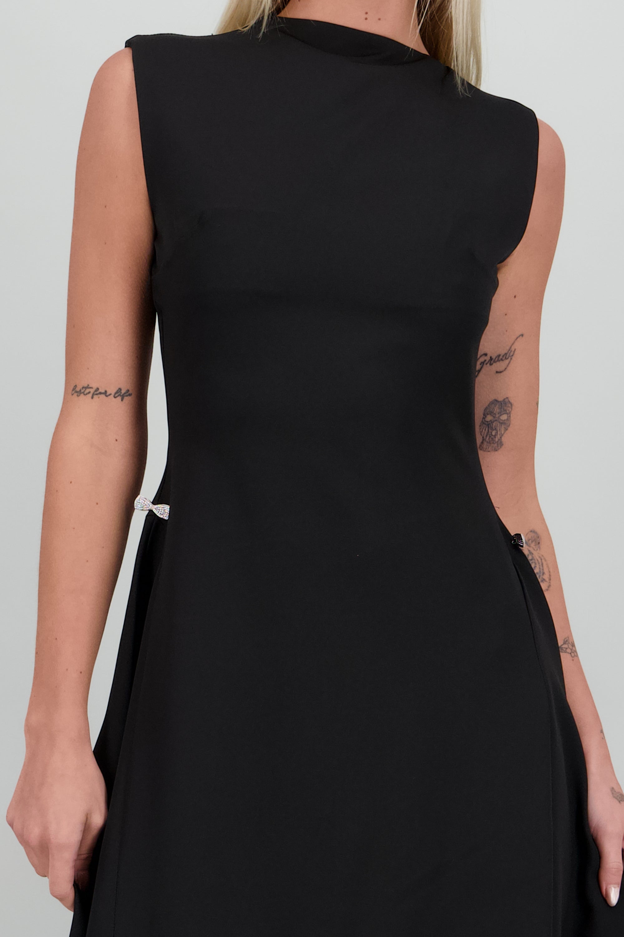 Vestido maxi sin mangas detalle broches de brillos NEGRO