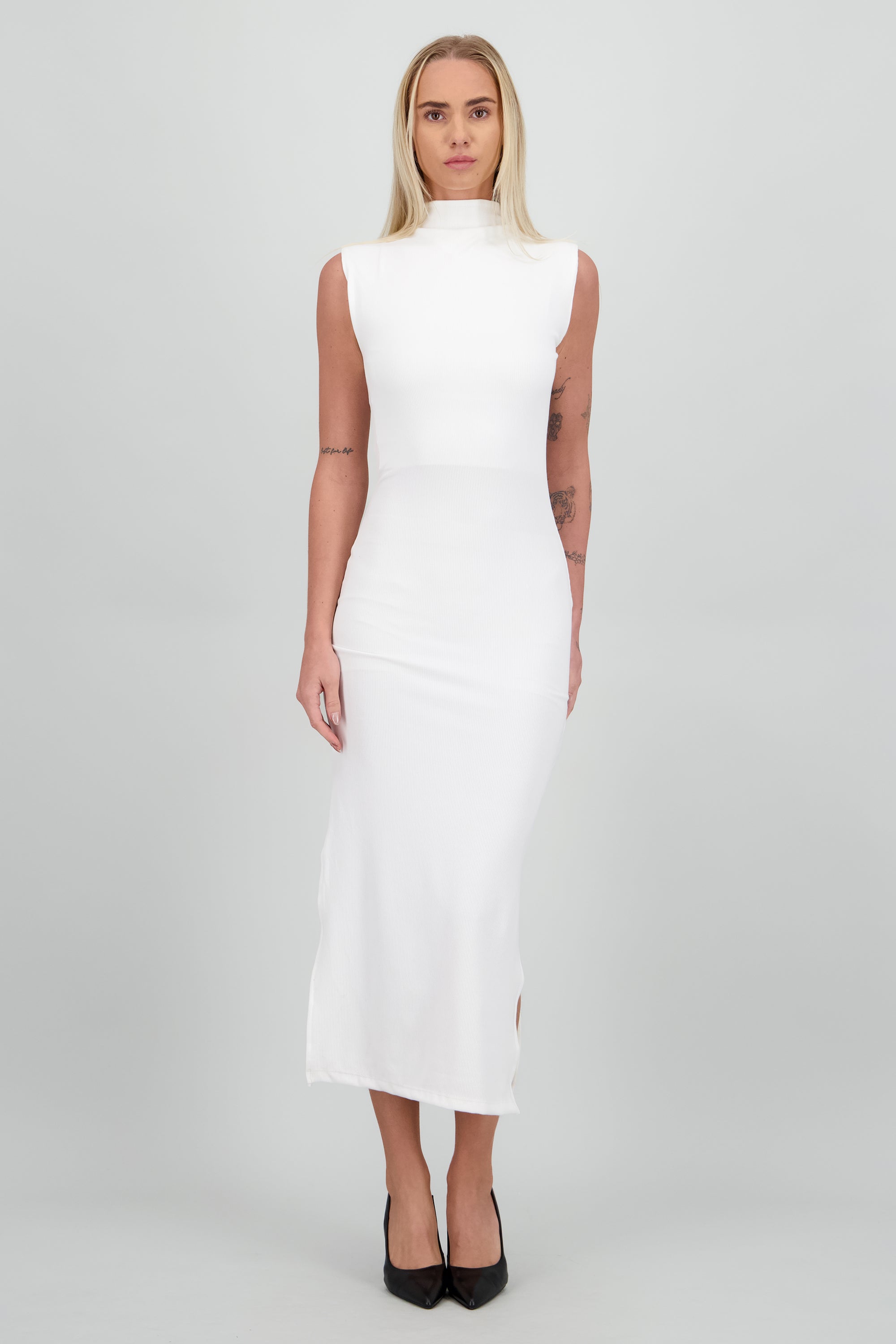 Vestido midi sin manga detalle cuello HUESO