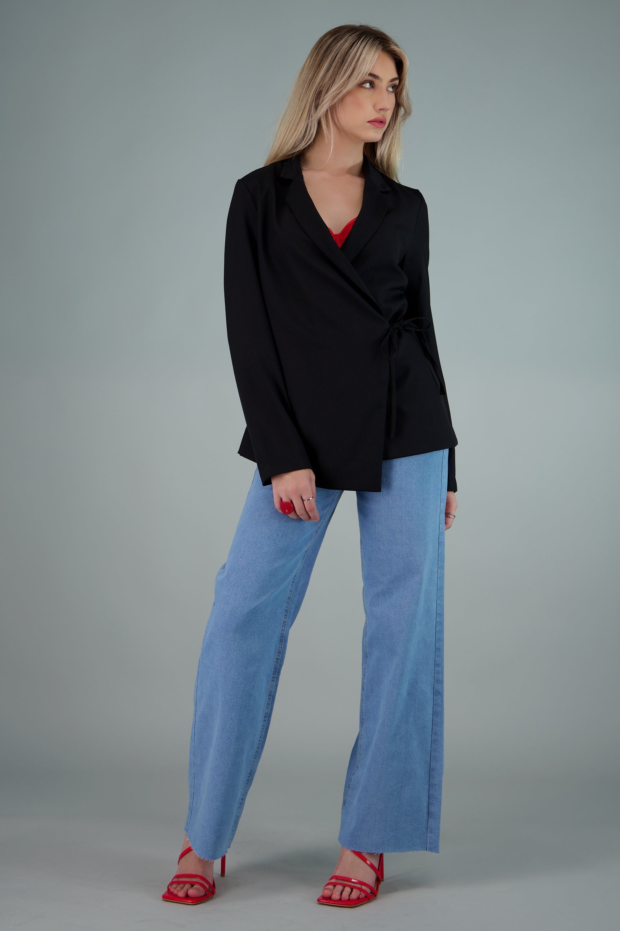 Blazer manga larga detalle moño NEGRO