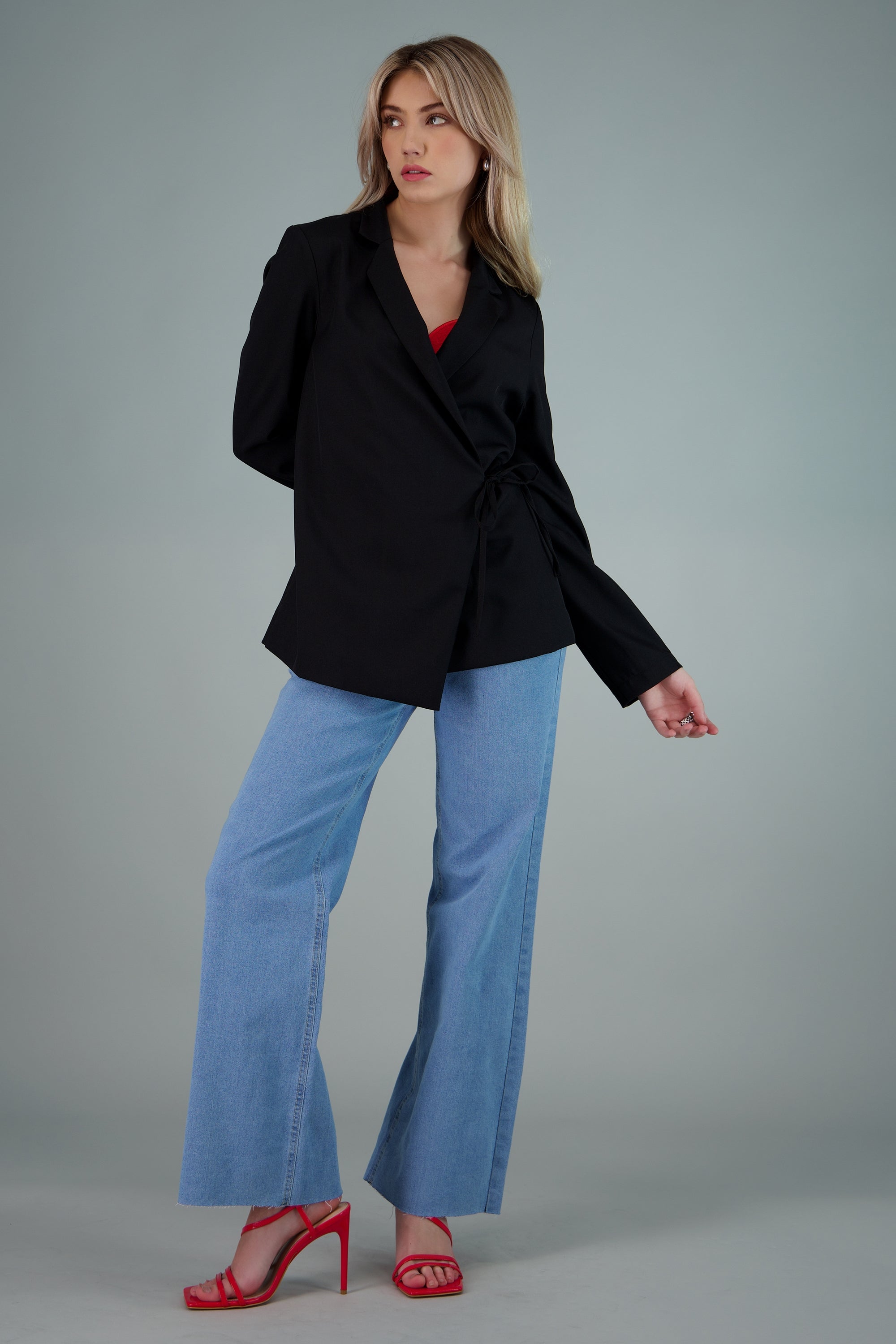 Blazer manga larga detalle moño NEGRO