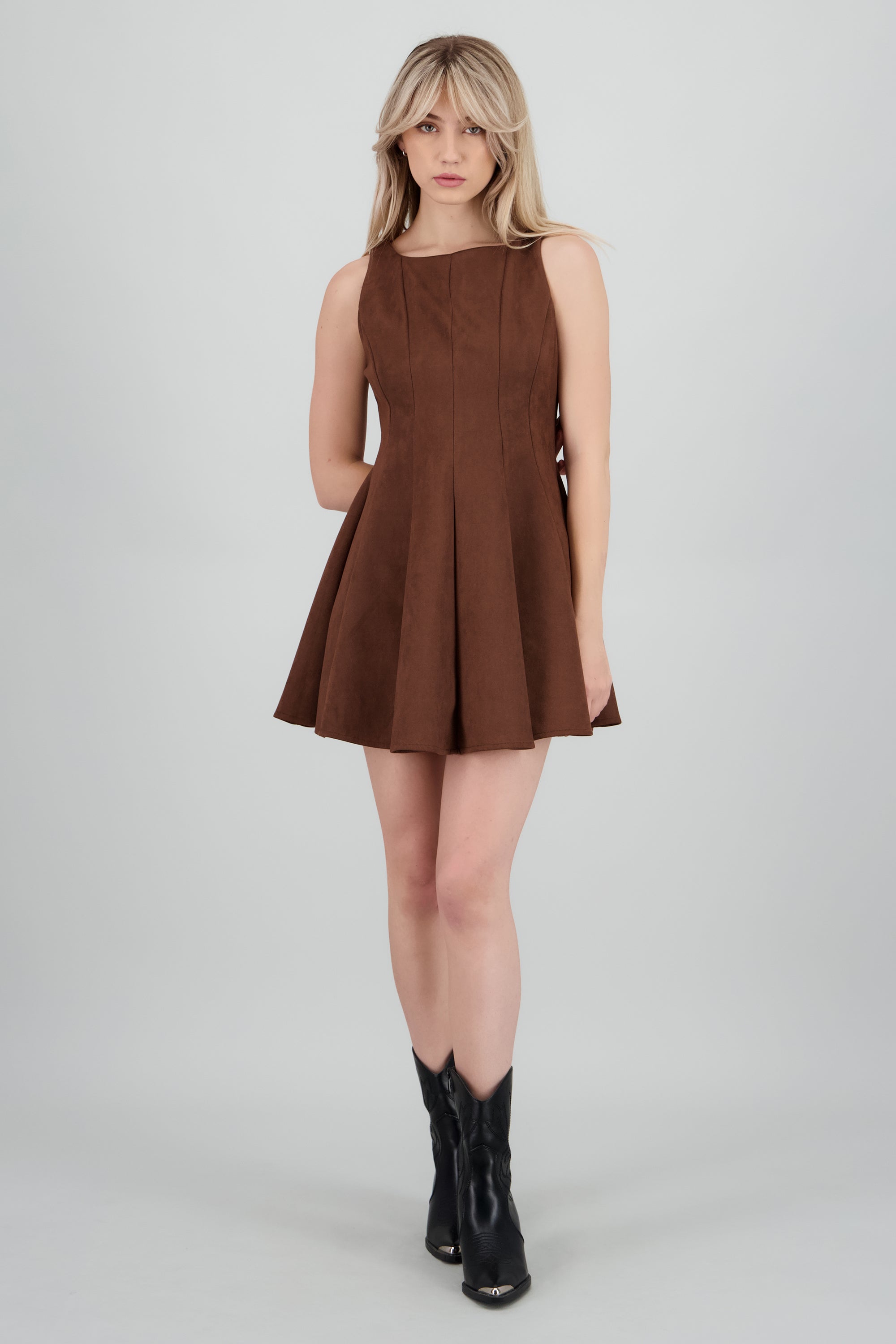 Vestido corto de suede con cortes CHOCOLATE