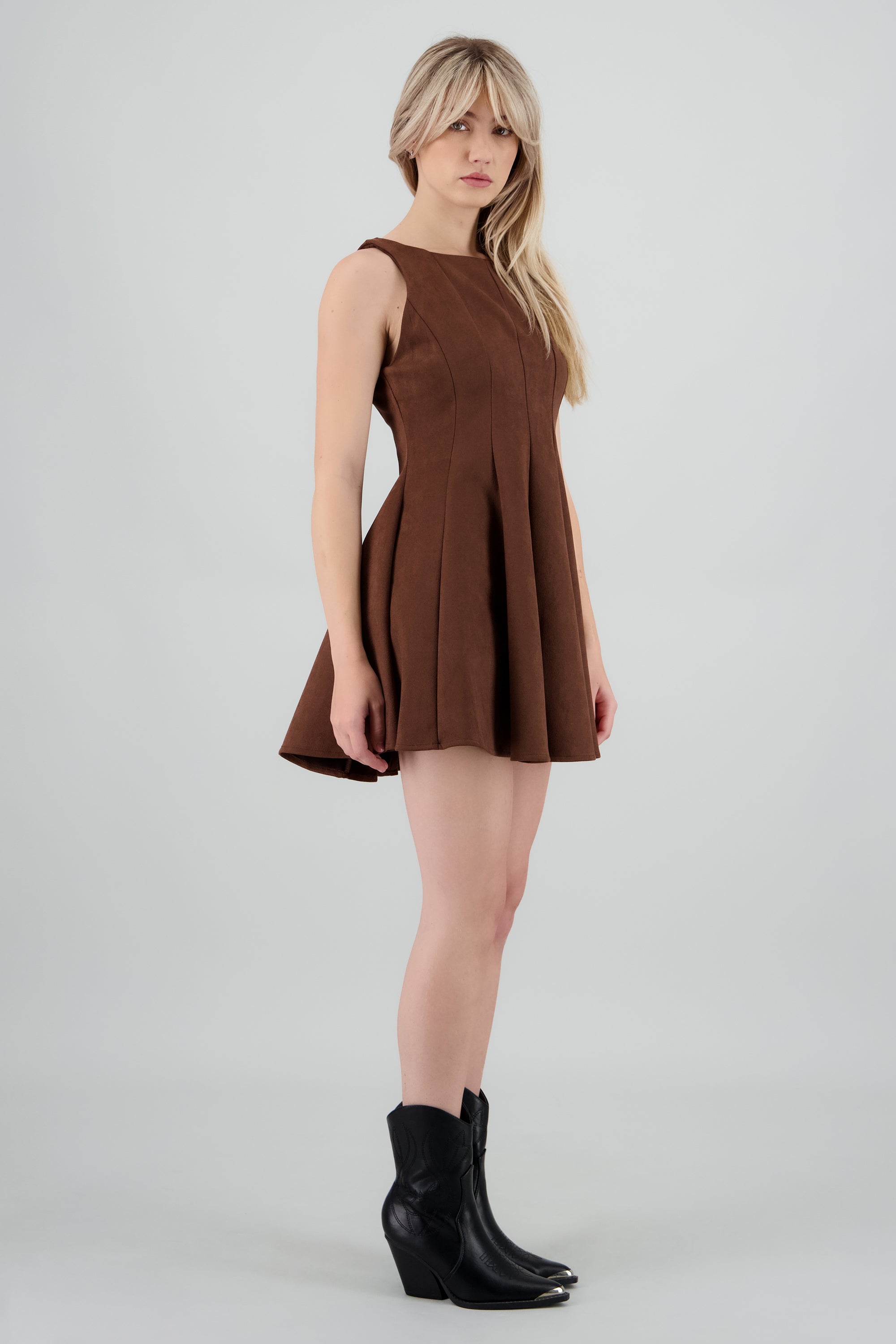Vestido corto de suede con cortes CHOCOLATE