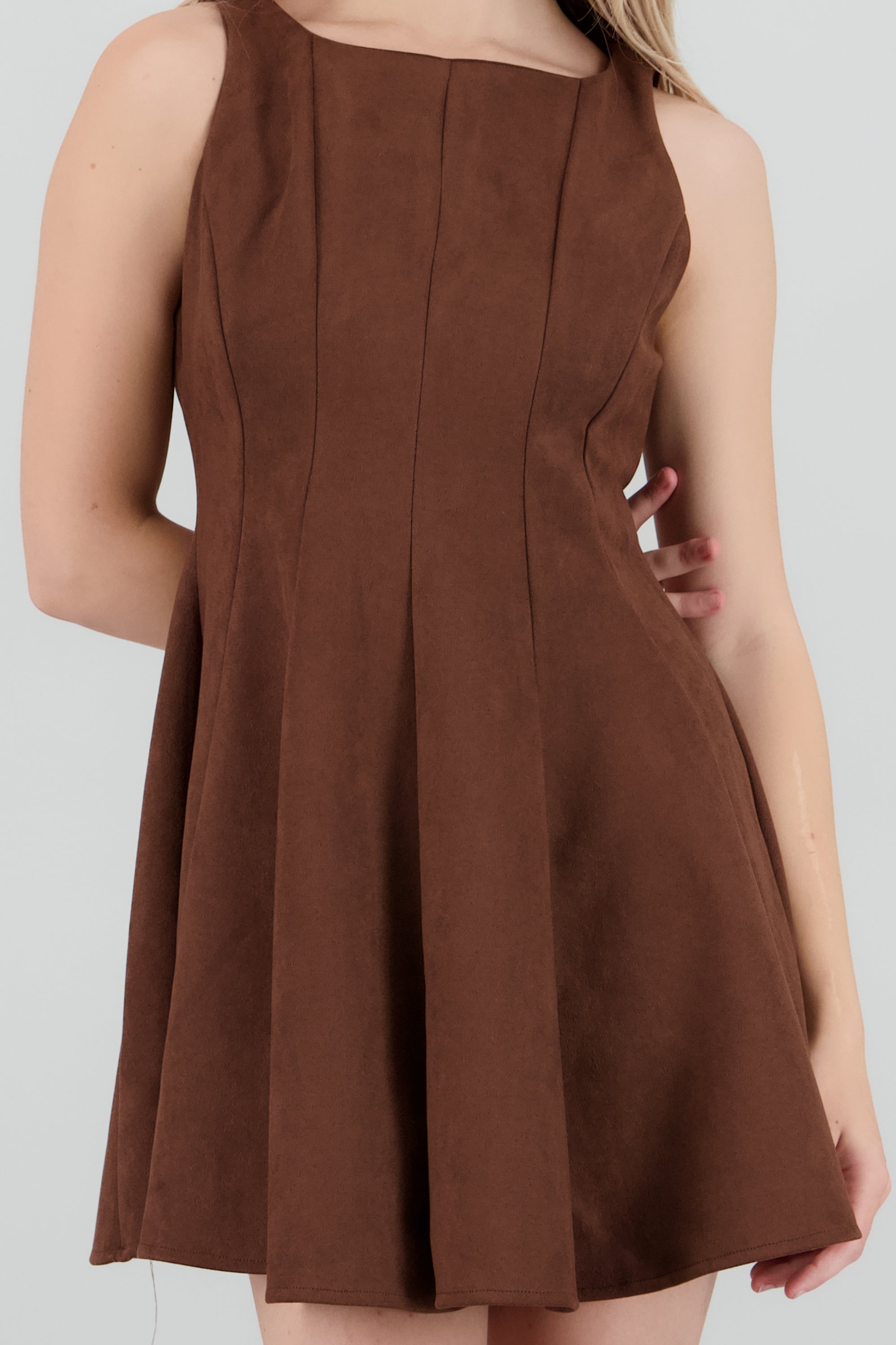Vestido corto de suede con cortes CHOCOLATE