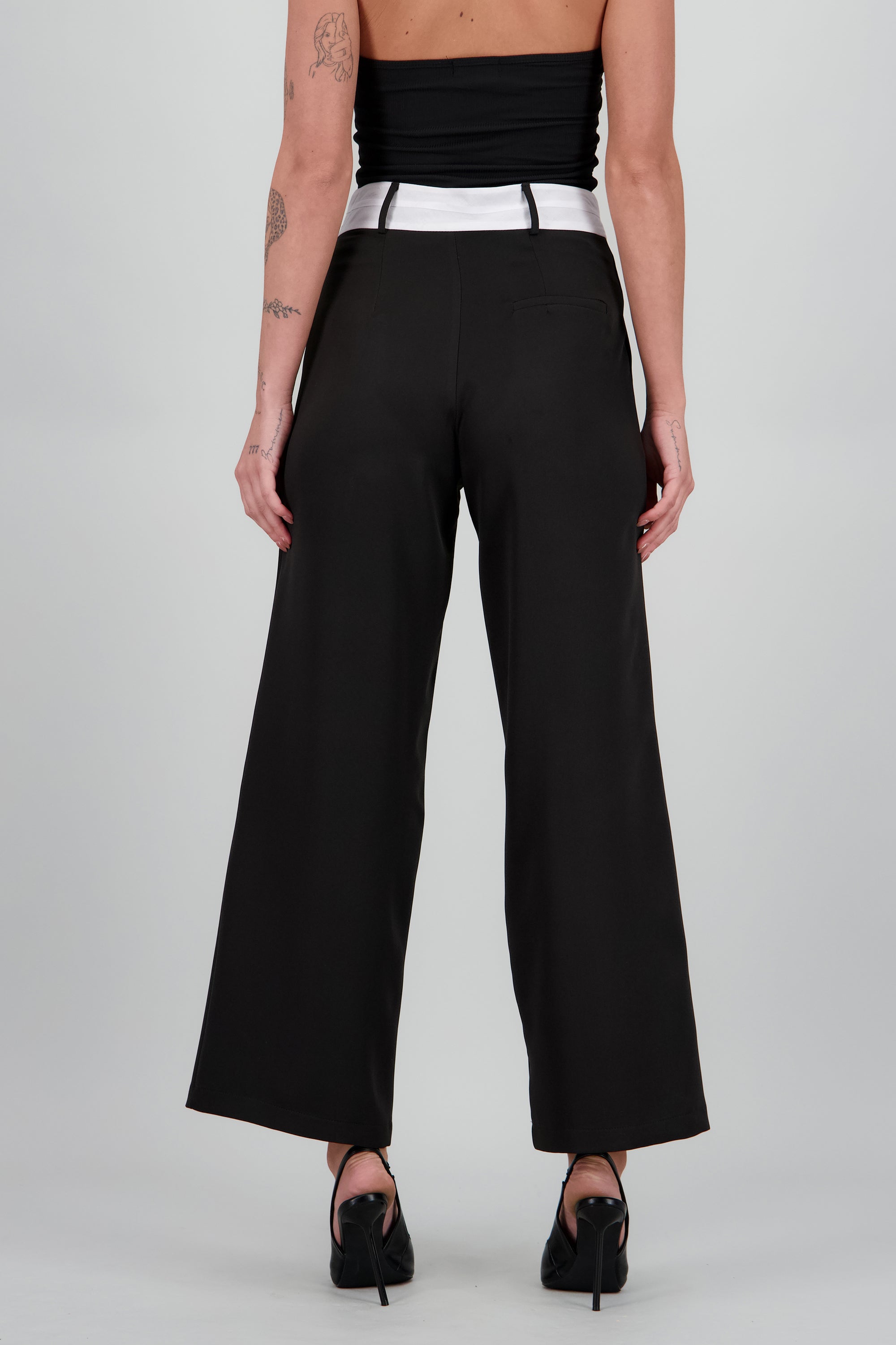 Pantalon amplio detalle pretina NEGRO COMBO
