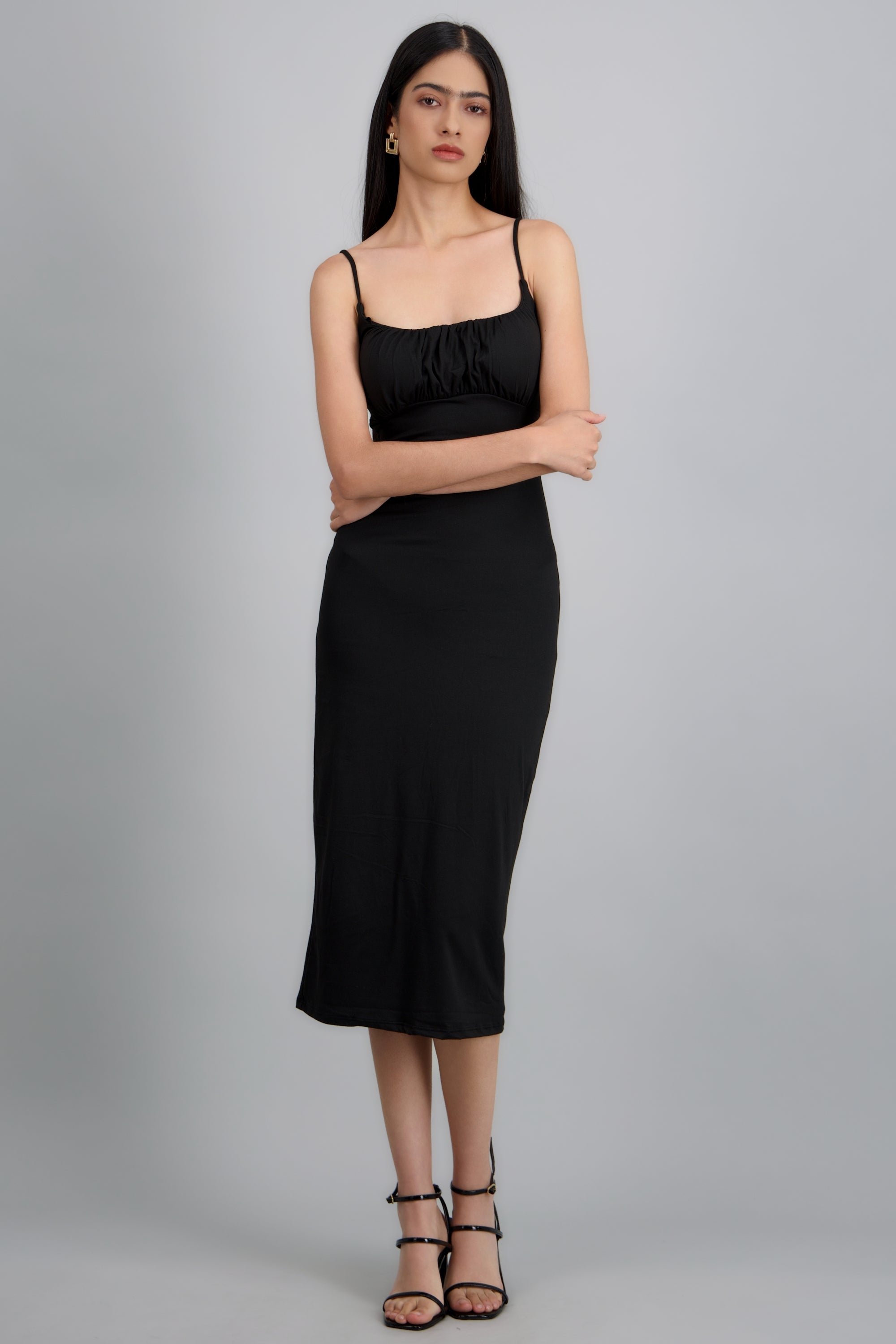 VESTIDO ESCOTE PLISADO NEGRO