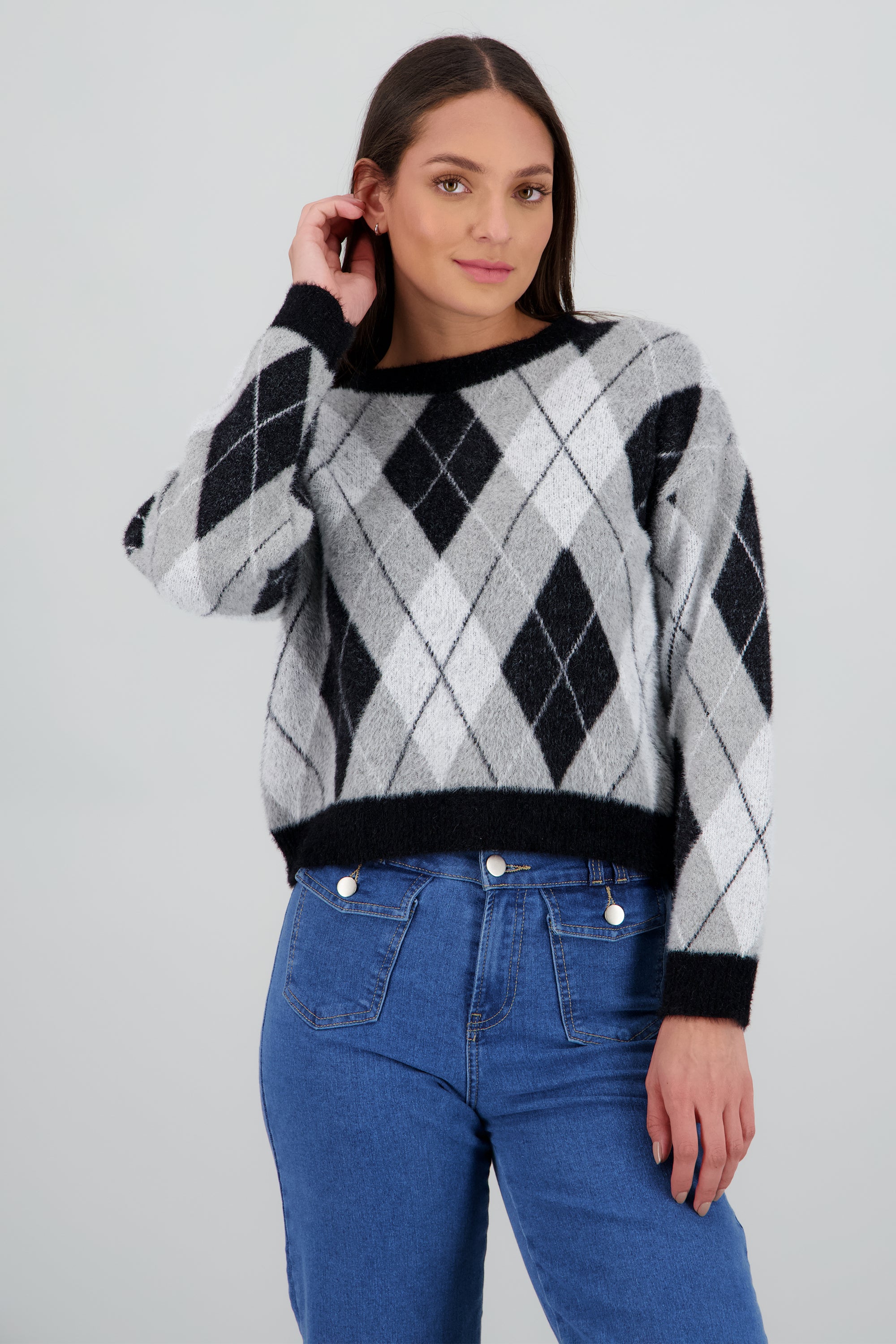 Sueter tacto pelo con estampado de rombos GRIS COMBO