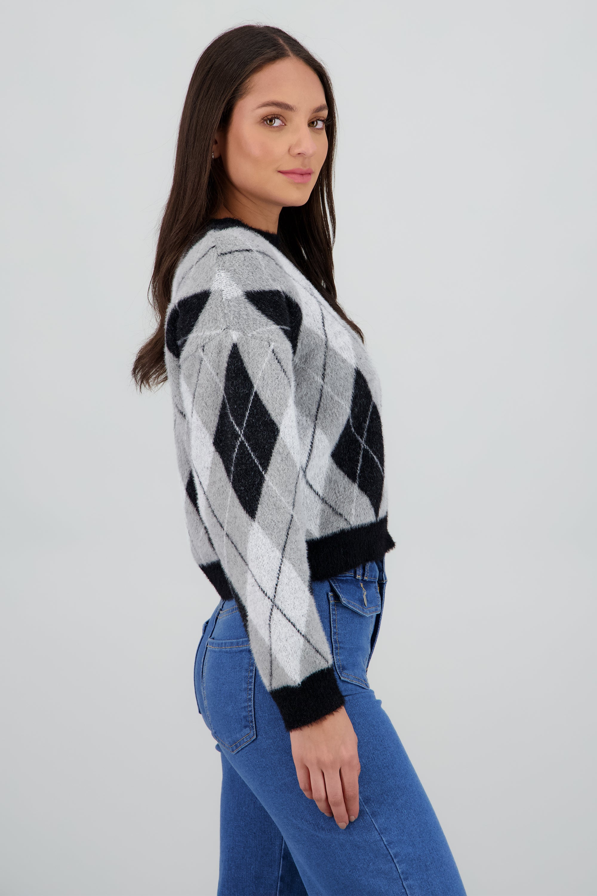 Sueter tacto pelo con estampado de rombos GRIS COMBO