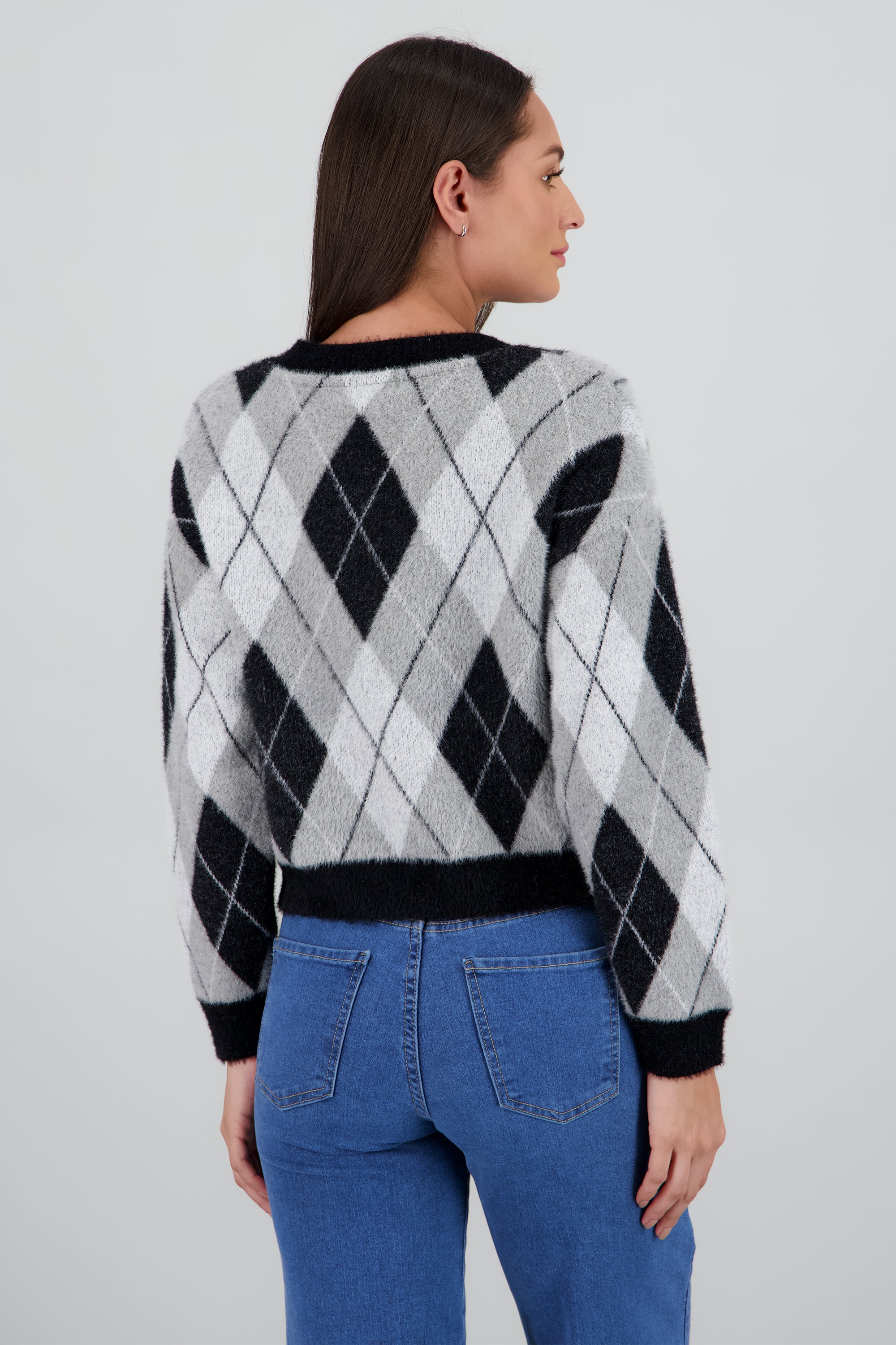 Sueter tacto pelo con estampado de rombos GRIS COMBO