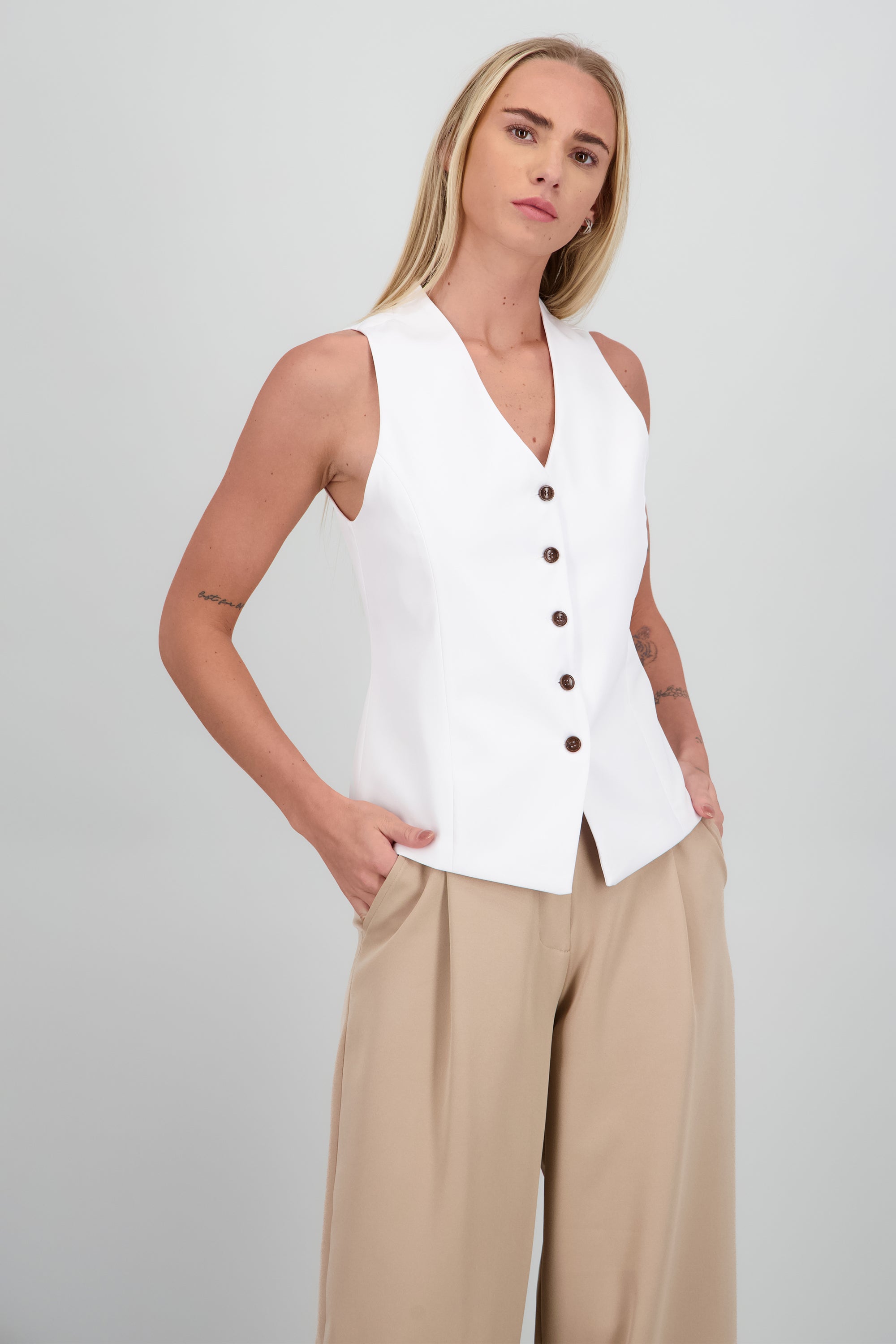 Chaleco escote v detalle botones BLANCO